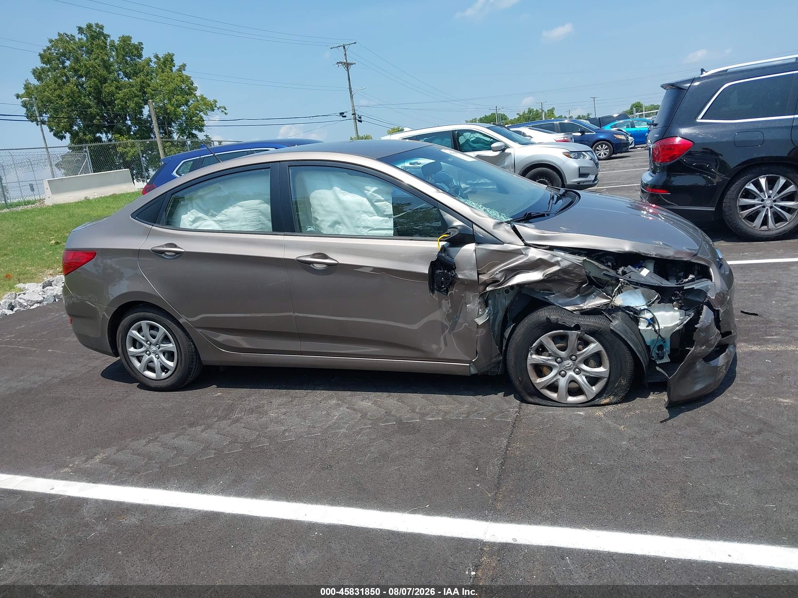 2012 Hyundai Accent Gls Cream vin: KMHCT4AE6CU236666