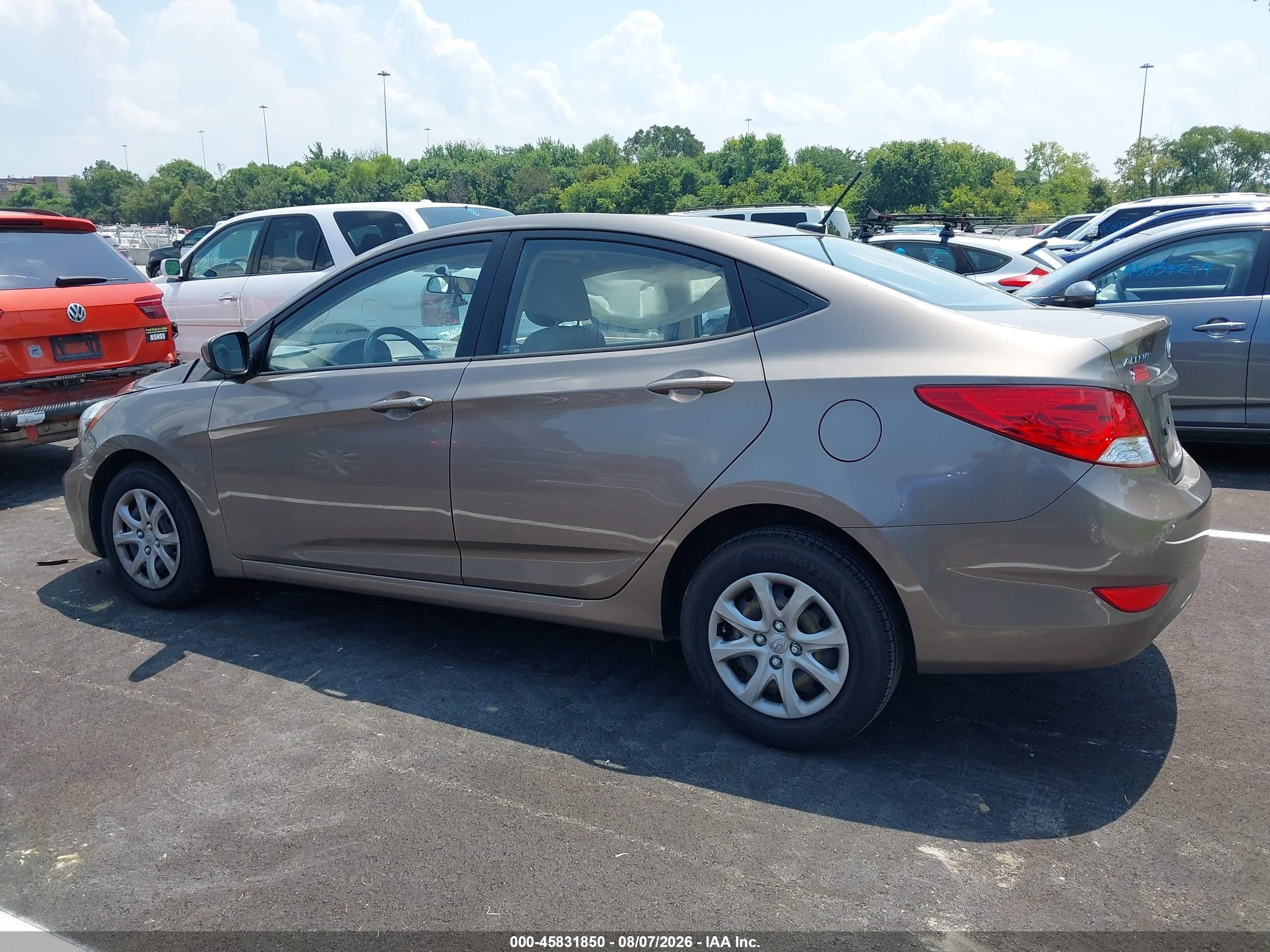 2012 Hyundai Accent Gls Cream vin: KMHCT4AE6CU236666