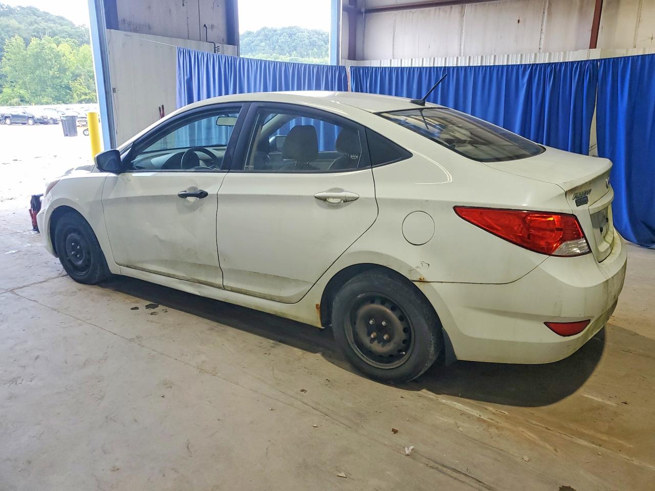 2013 Hyundai Accent Gls White vin: KMHCT4AE6DU323145