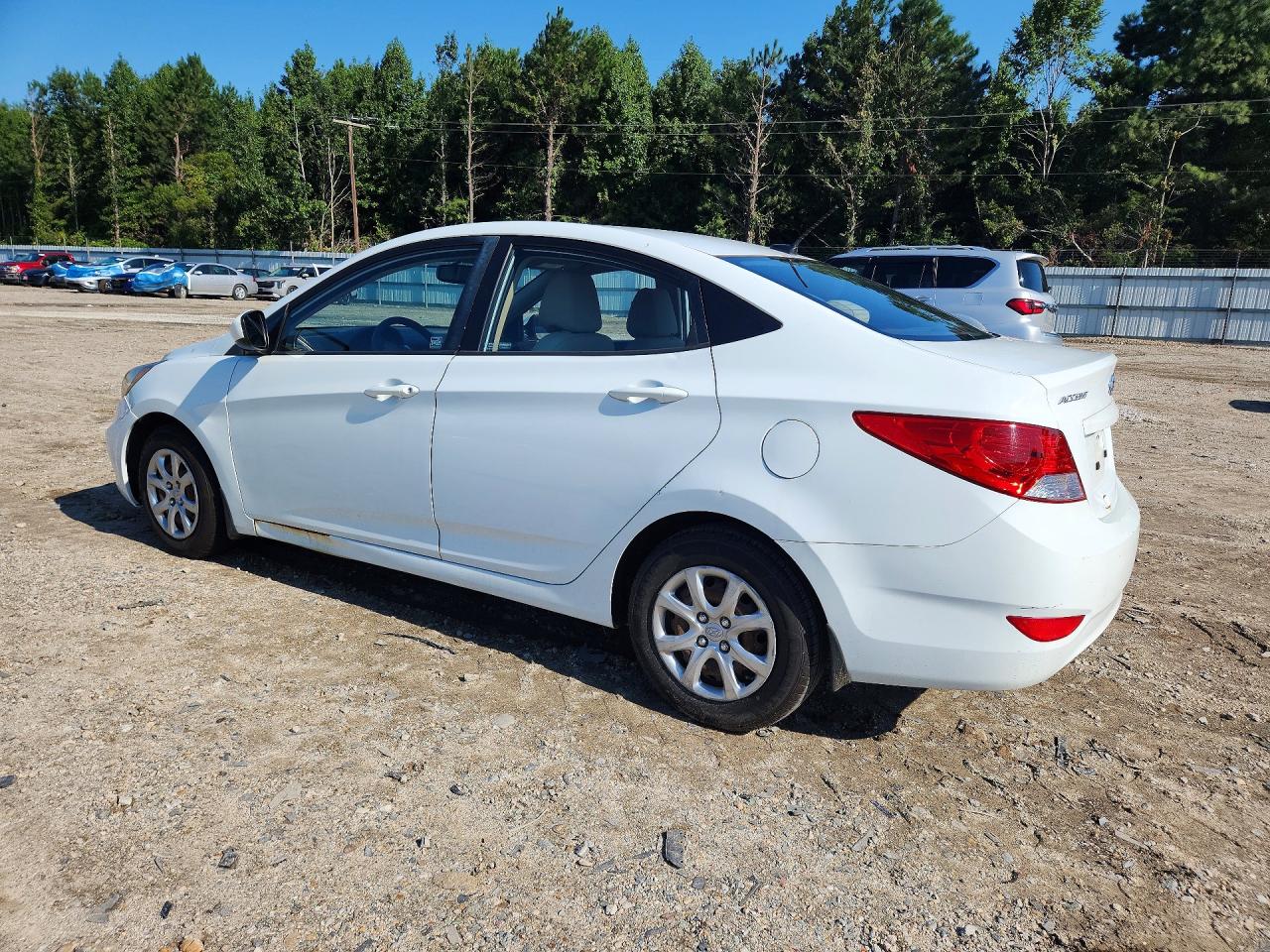 2013 Hyundai Accent Gls Белый vin: KMHCT4AE6DU393552