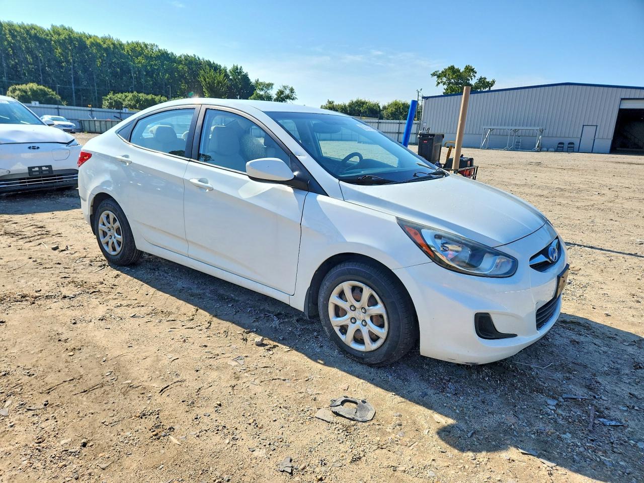 2013 Hyundai Accent Gls Белый vin: KMHCT4AE6DU393552