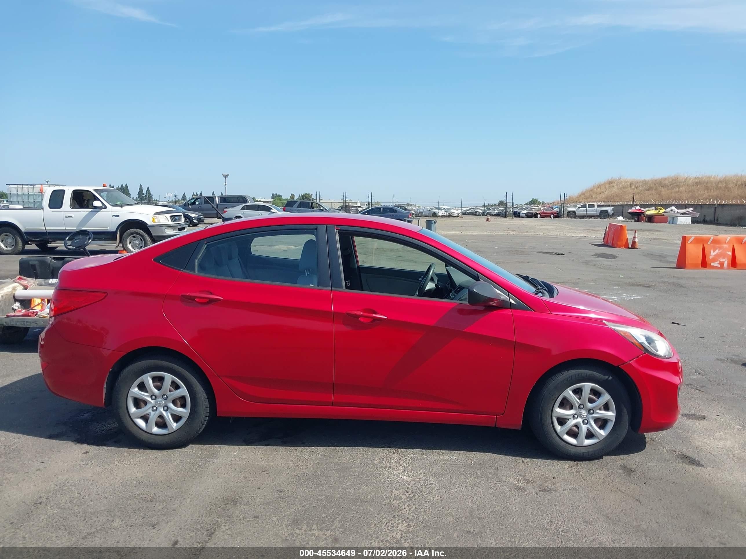 2013 Hyundai Accent Gls Red vin: KMHCT4AE6DU463213