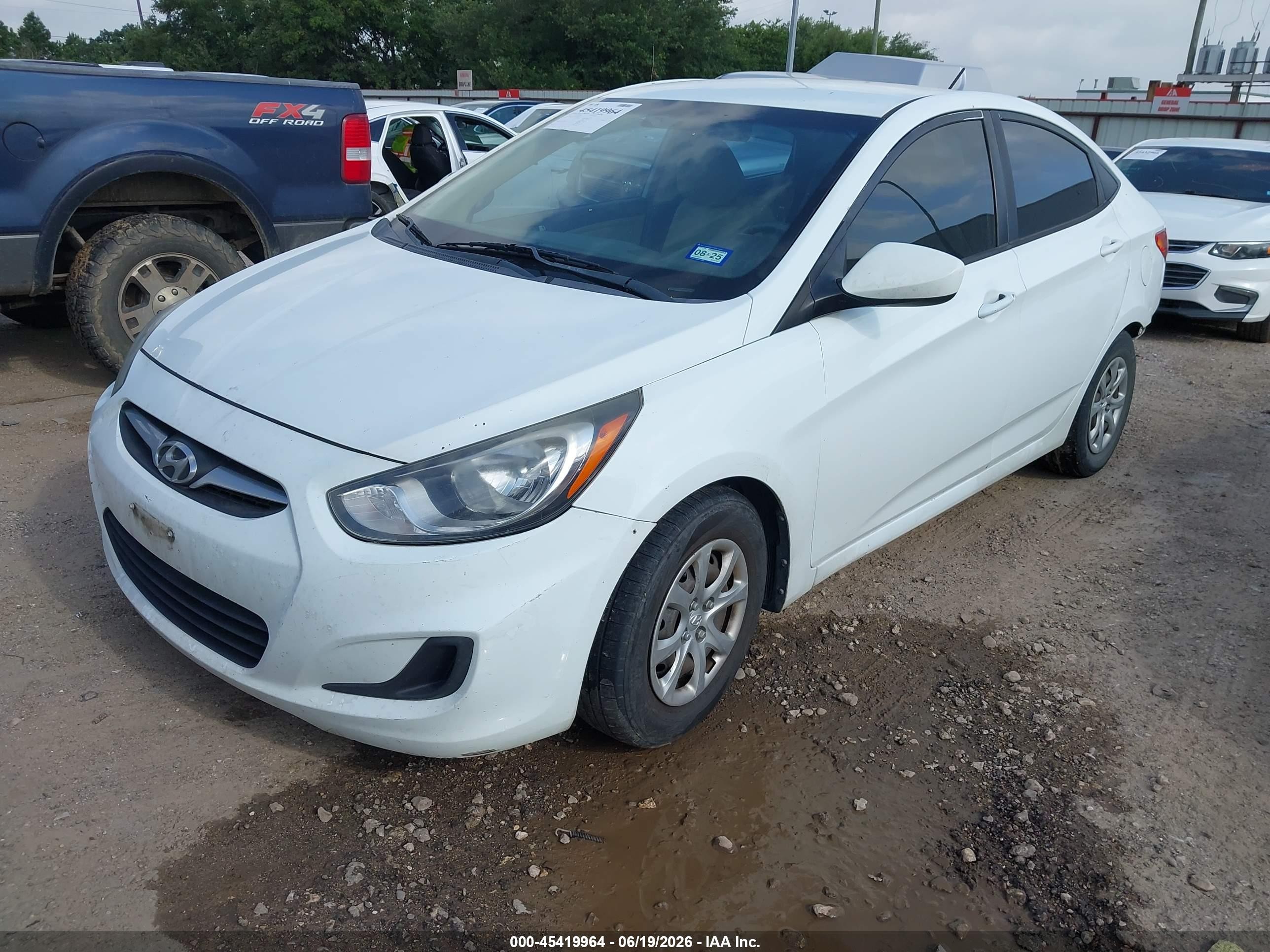 2013 Hyundai Accent Gls White vin: KMHCT4AE6DU497927