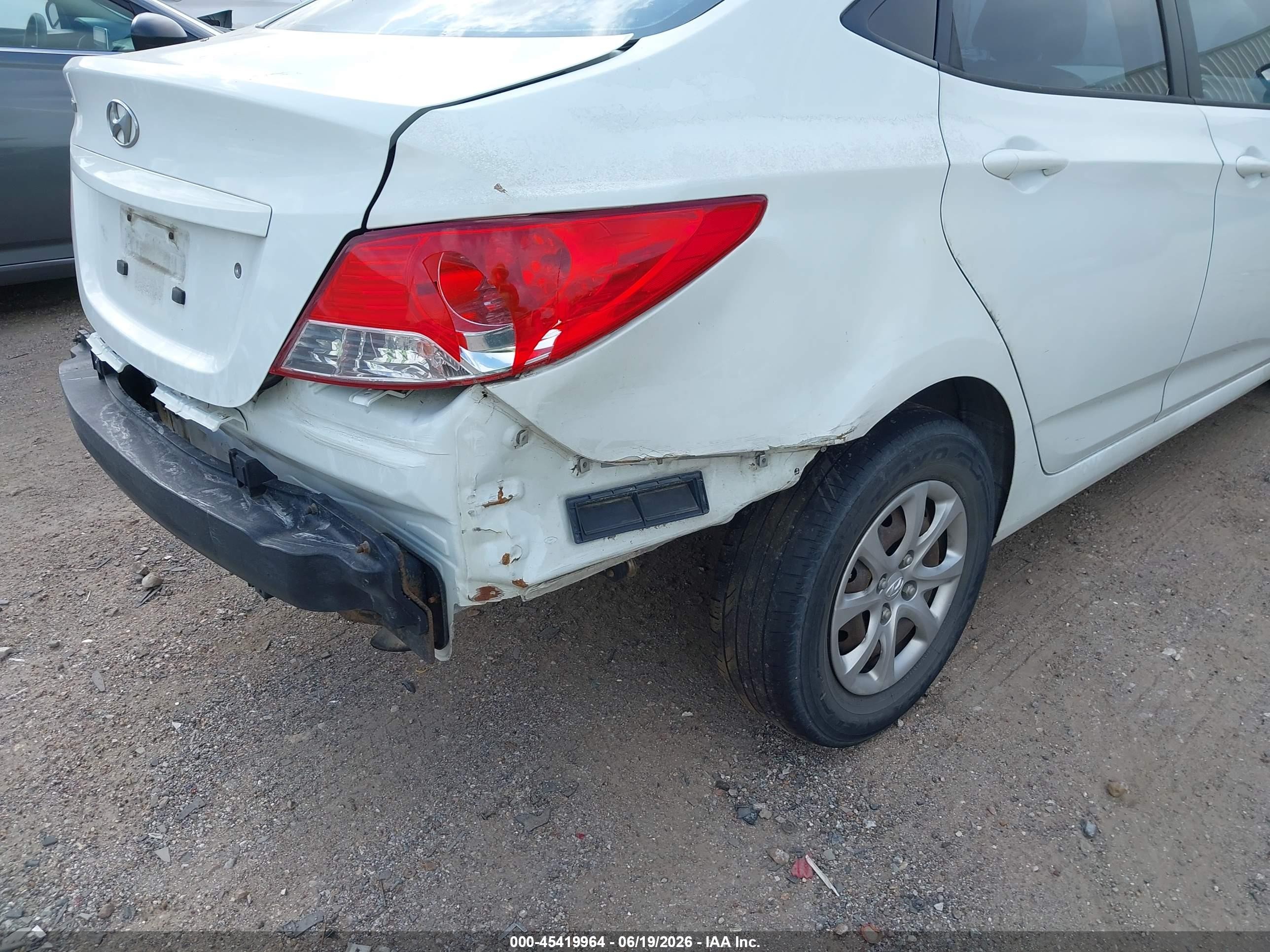 2013 Hyundai Accent Gls White vin: KMHCT4AE6DU497927