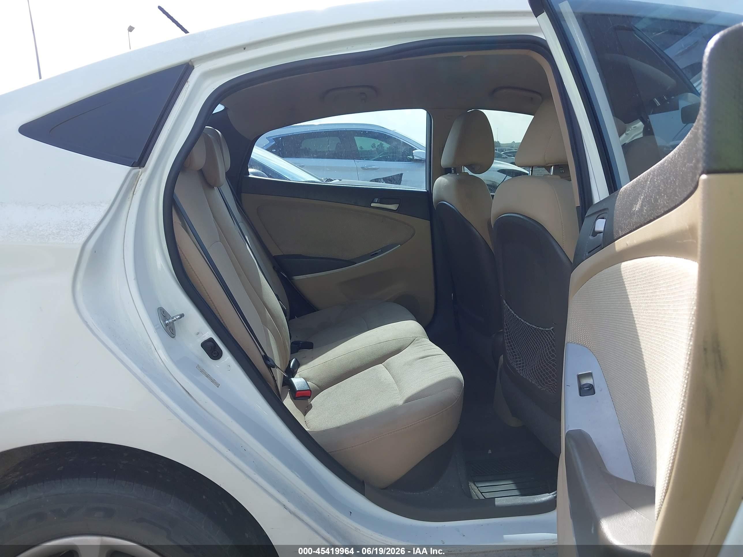 2013 Hyundai Accent Gls White vin: KMHCT4AE6DU497927