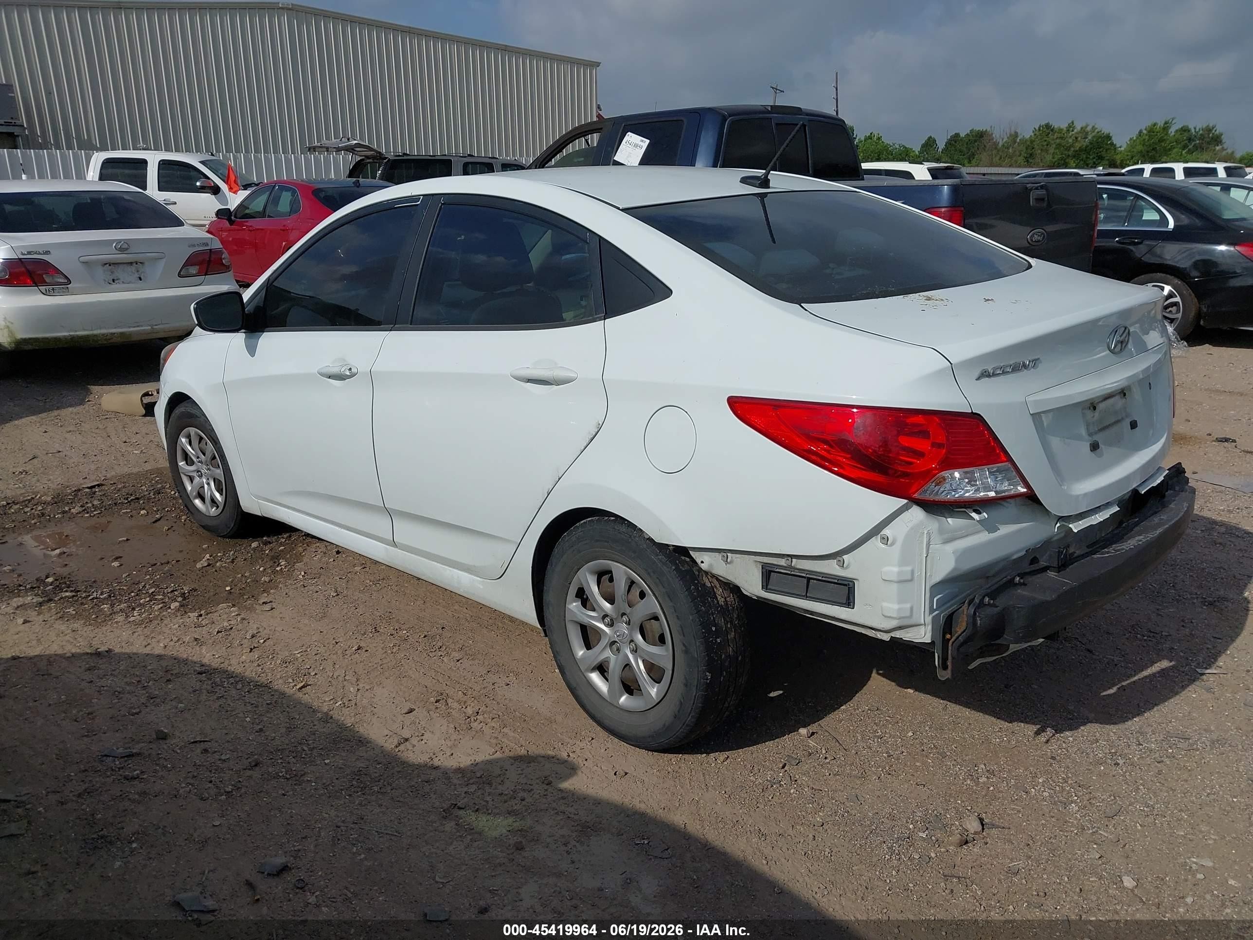 2013 Hyundai Accent Gls White vin: KMHCT4AE6DU497927