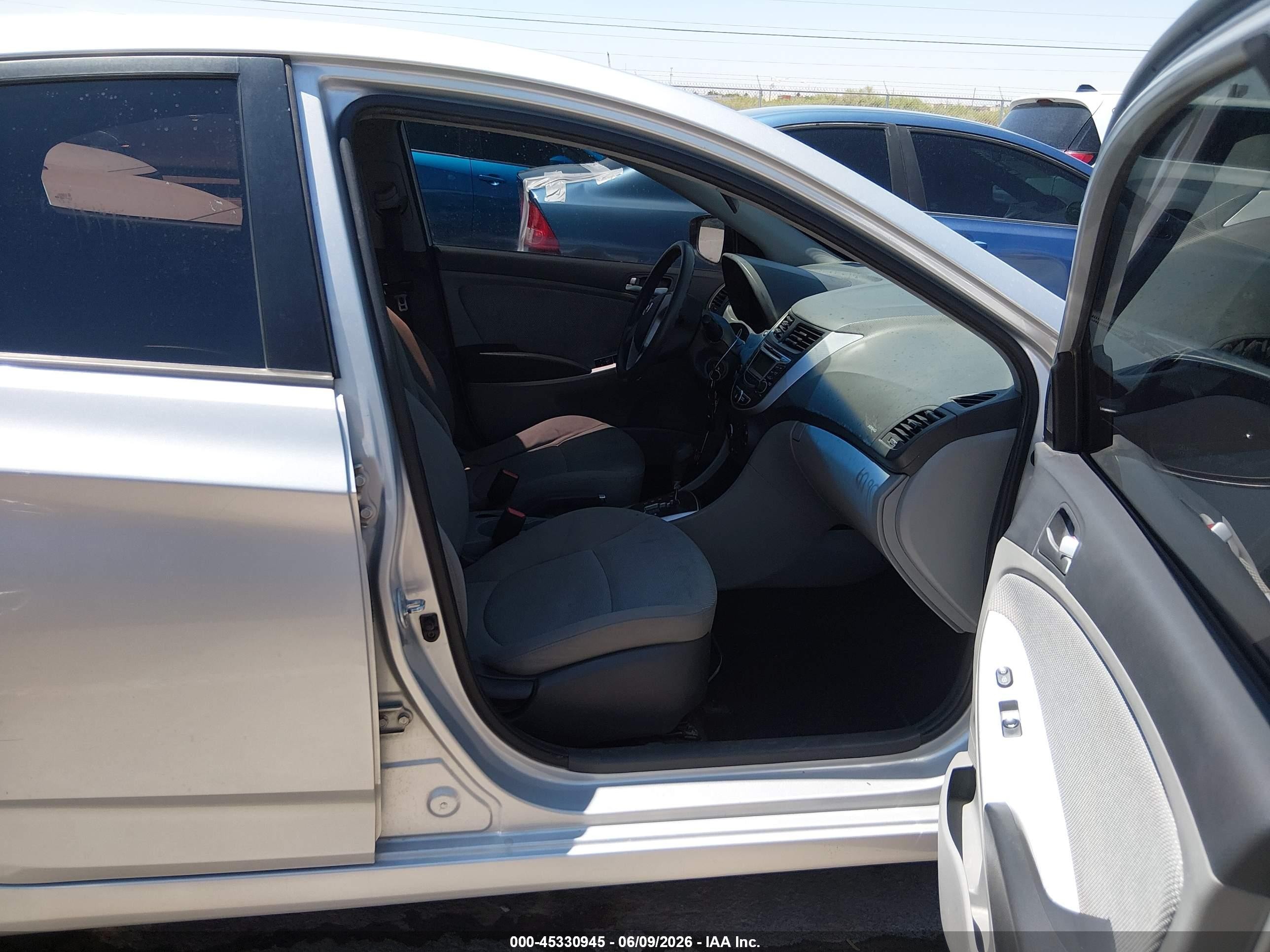2013 Hyundai Accent Gls Gray vin: KMHCT4AE6DU576207