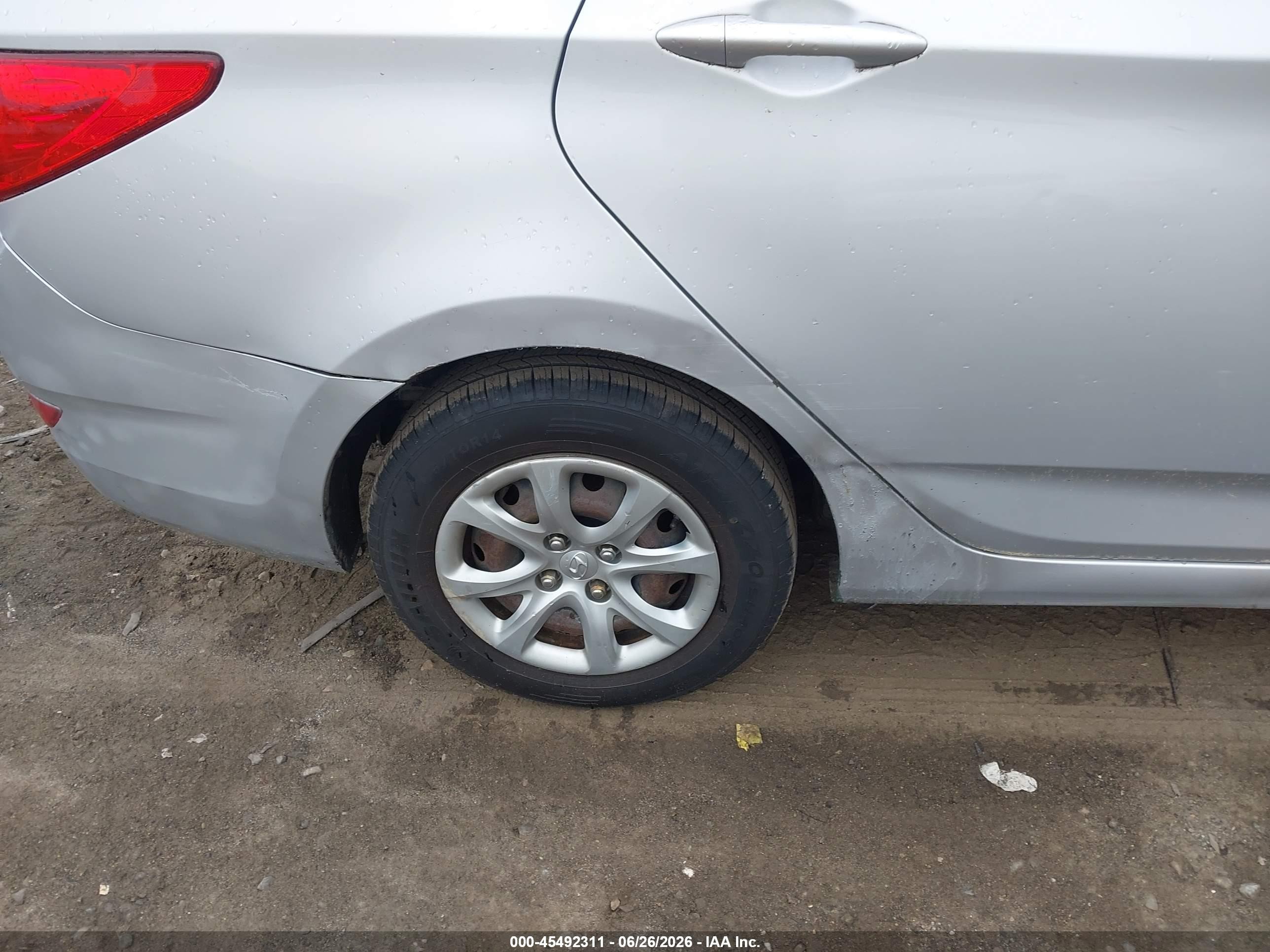 2014 Hyundai Accent Gls Silver vin: KMHCT4AE6EU640084