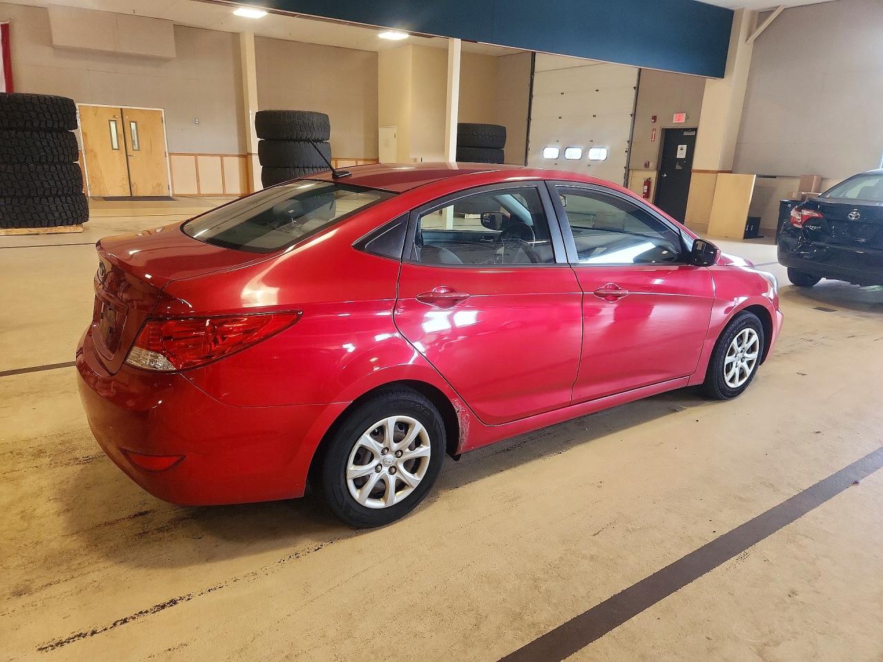 2014 Hyundai Accent Gls Red vin: KMHCT4AE6EU729802