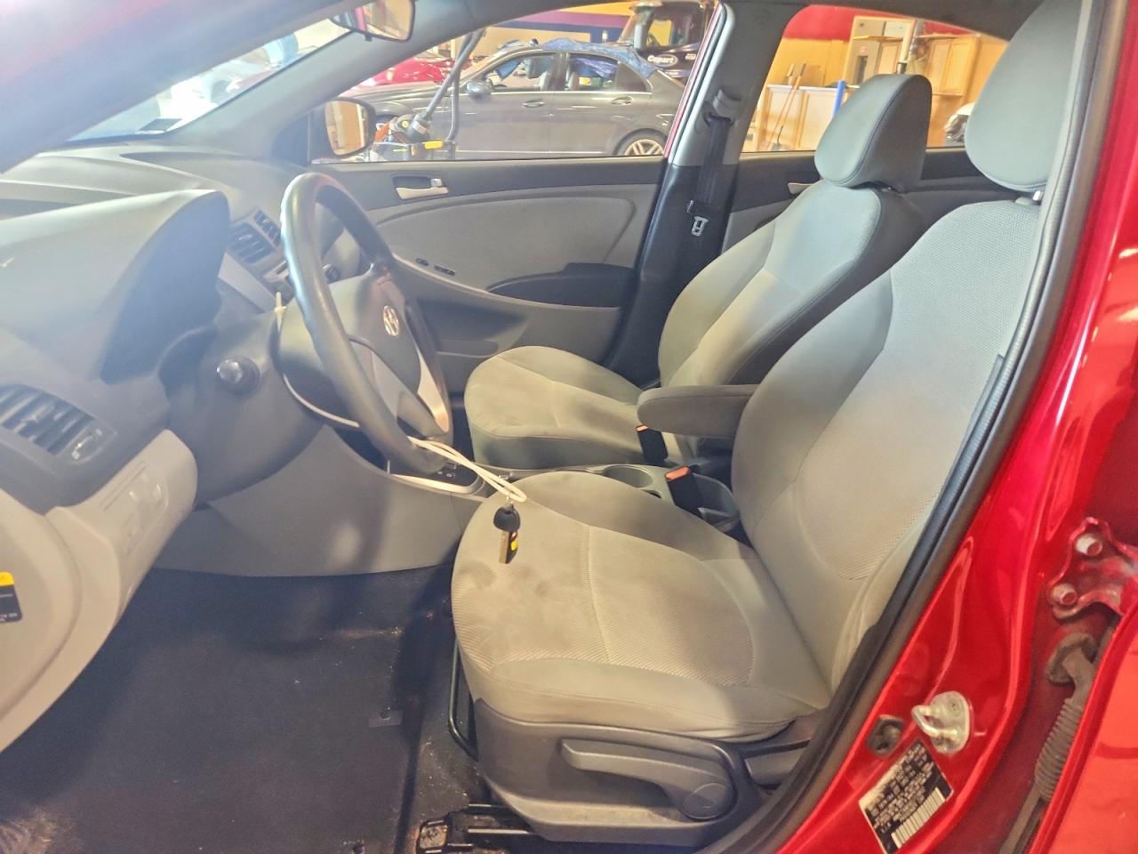 2014 Hyundai Accent Gls Red vin: KMHCT4AE6EU729802