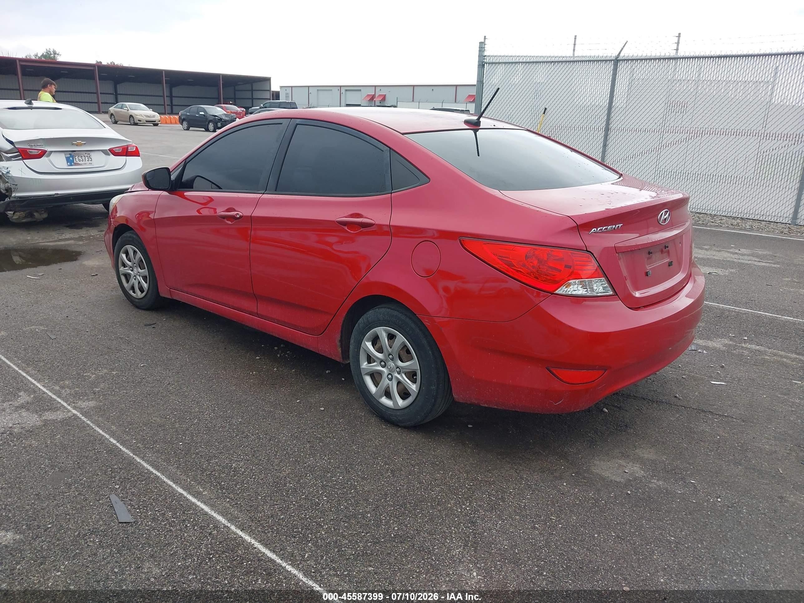 2014 Hyundai Accent Gls Красный vin: KMHCT4AE6EU741206