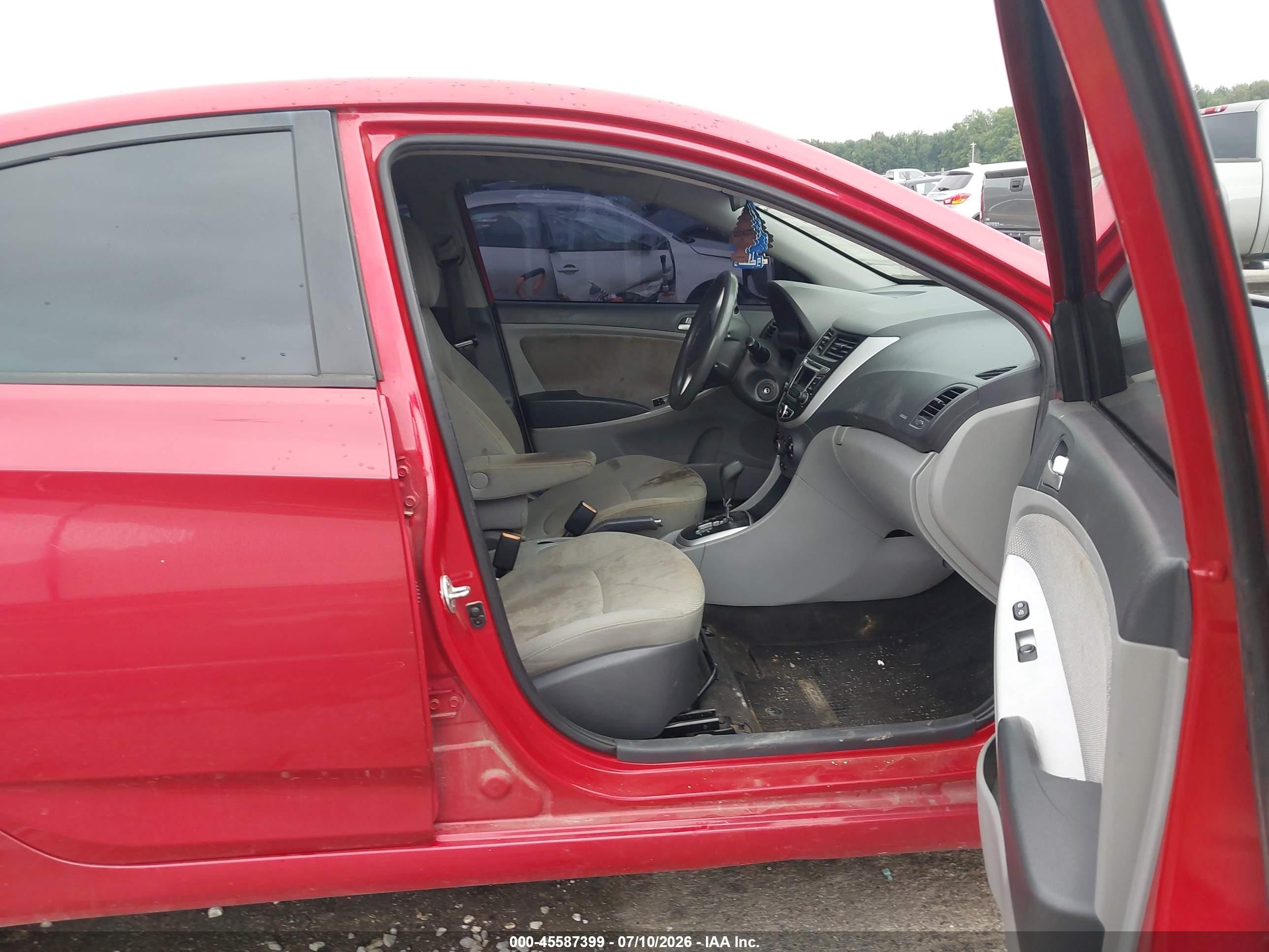 2014 Hyundai Accent Gls Красный vin: KMHCT4AE6EU741206