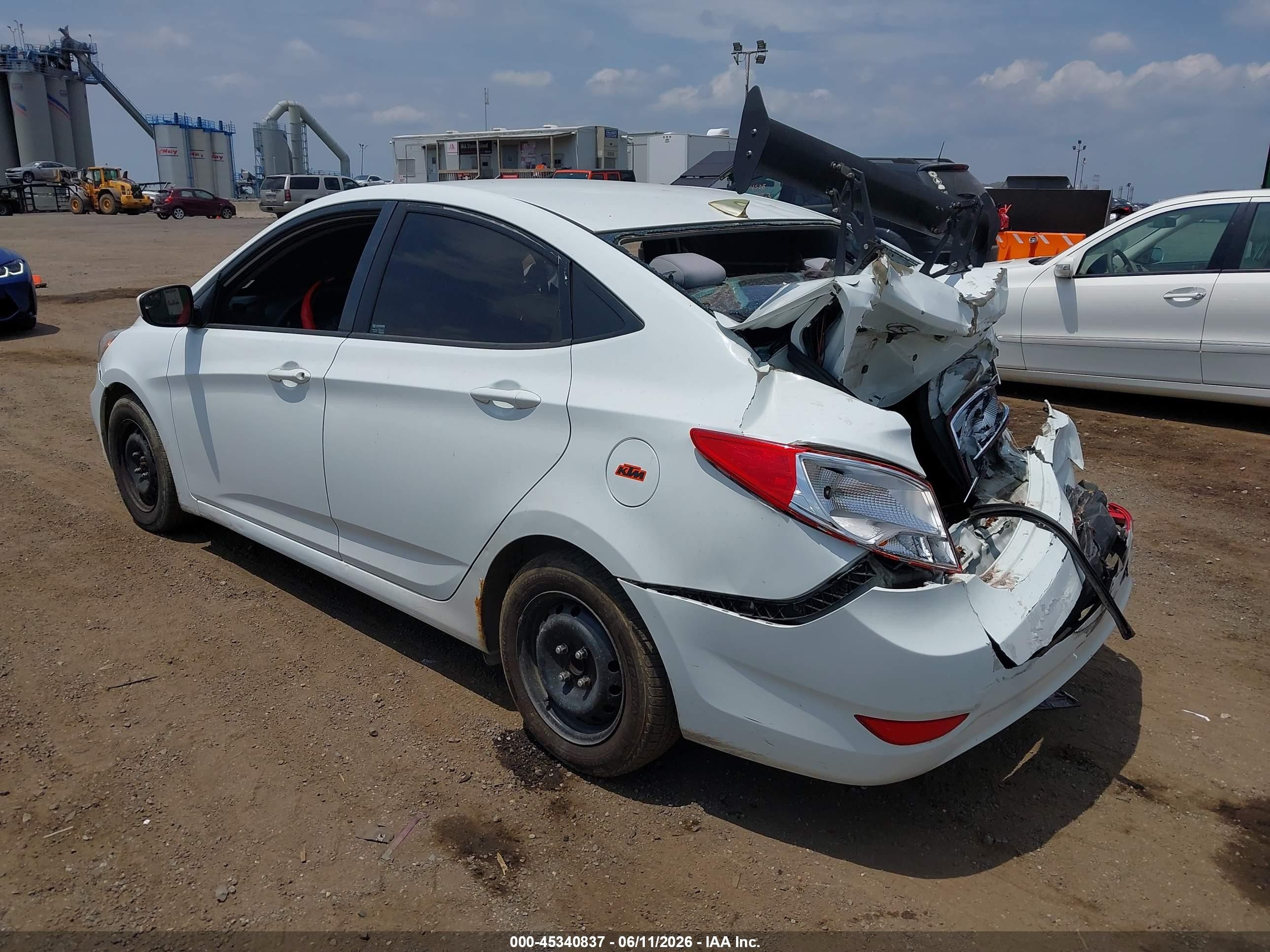 2015 Hyundai Accent Gls White vin: KMHCT4AE6FU830484
