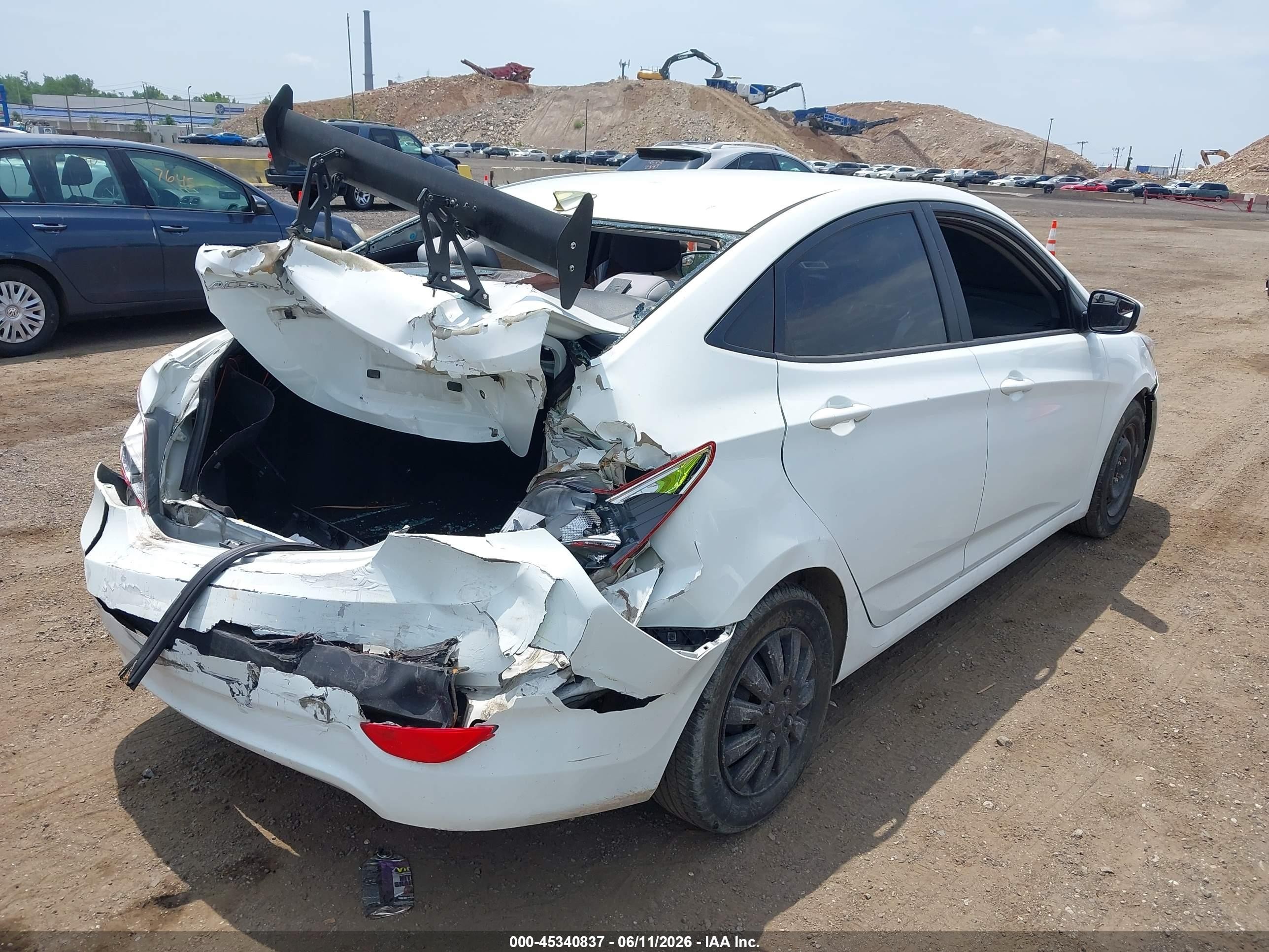 2015 Hyundai Accent Gls White vin: KMHCT4AE6FU830484