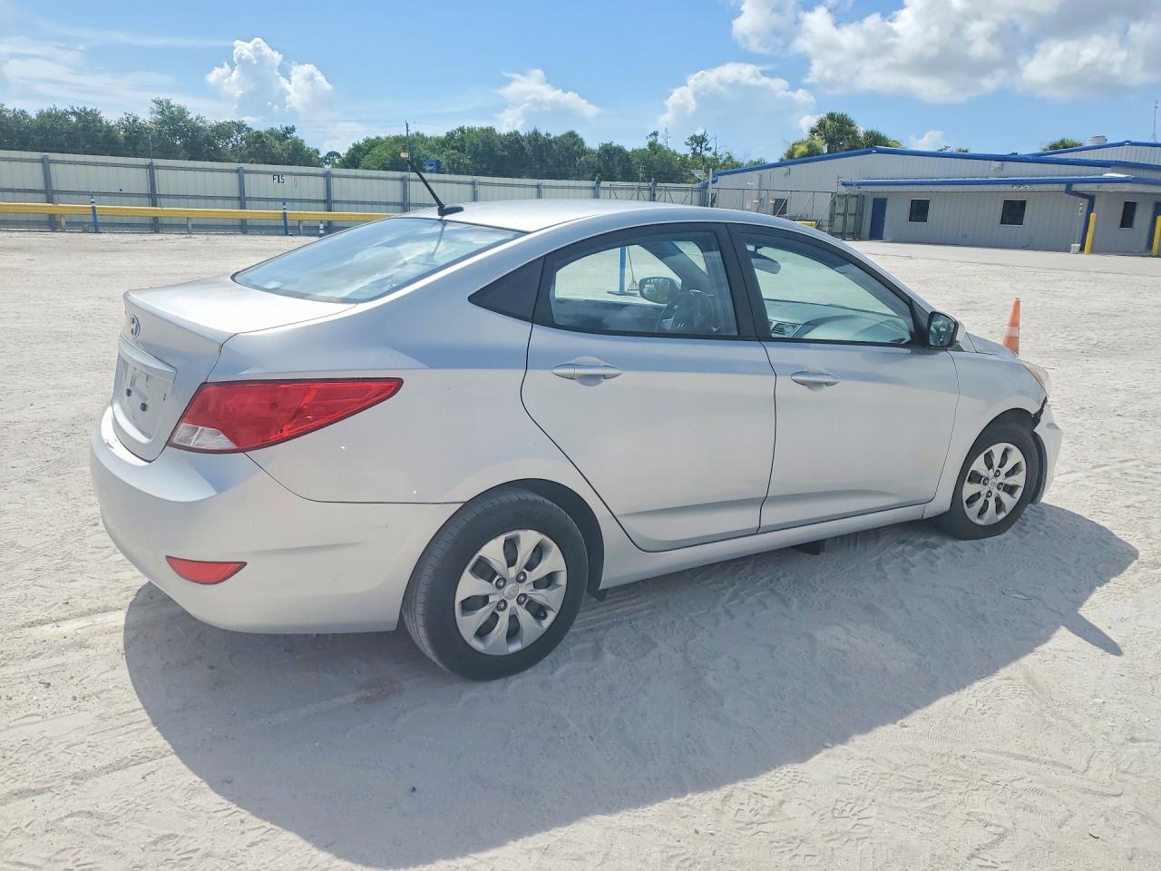 2015 Hyundai Accent Gls Silver vin: KMHCT4AE6FU907449