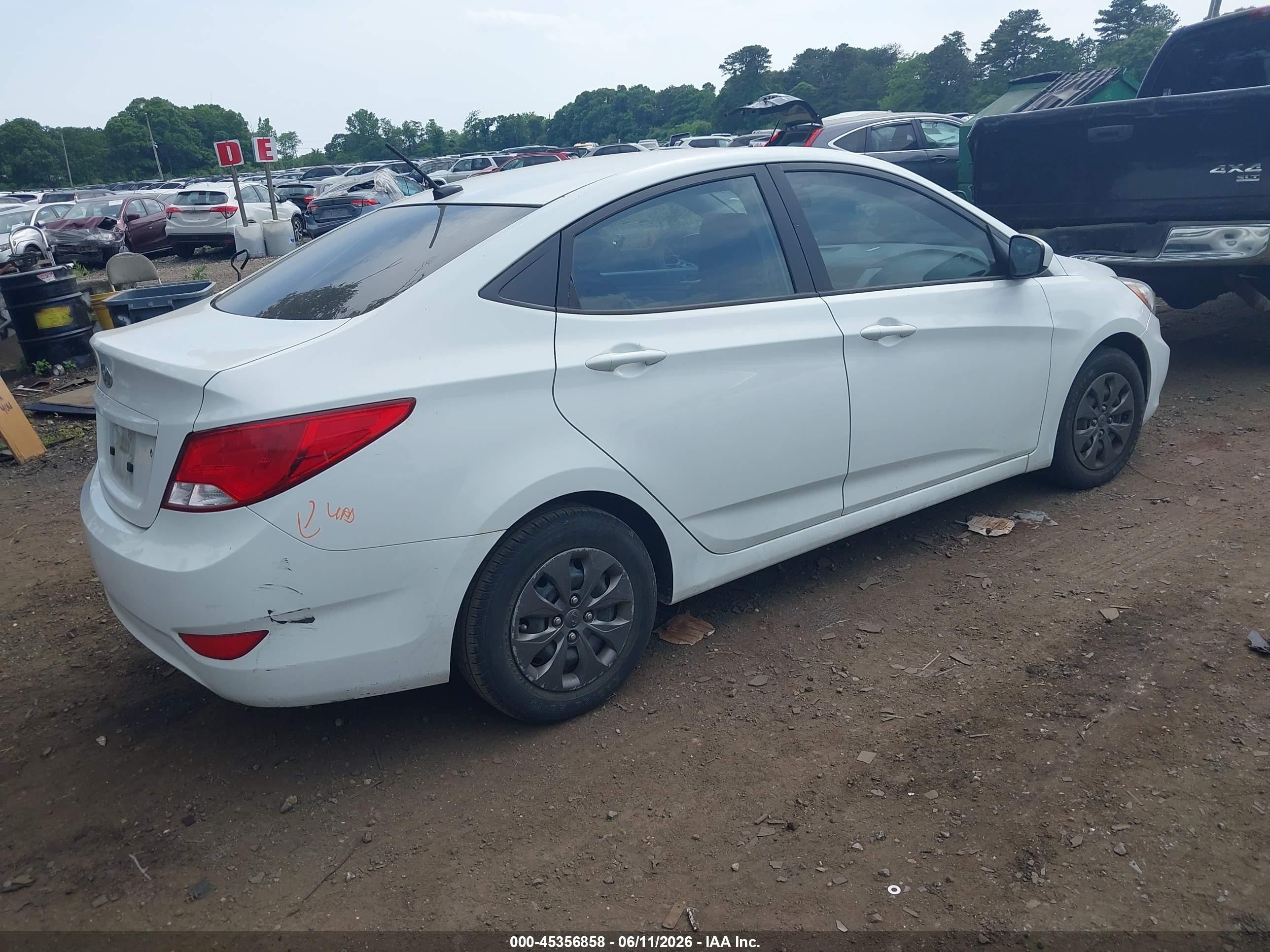 2015 Hyundai Accent Gls Белый vin: KMHCT4AE6FU917317
