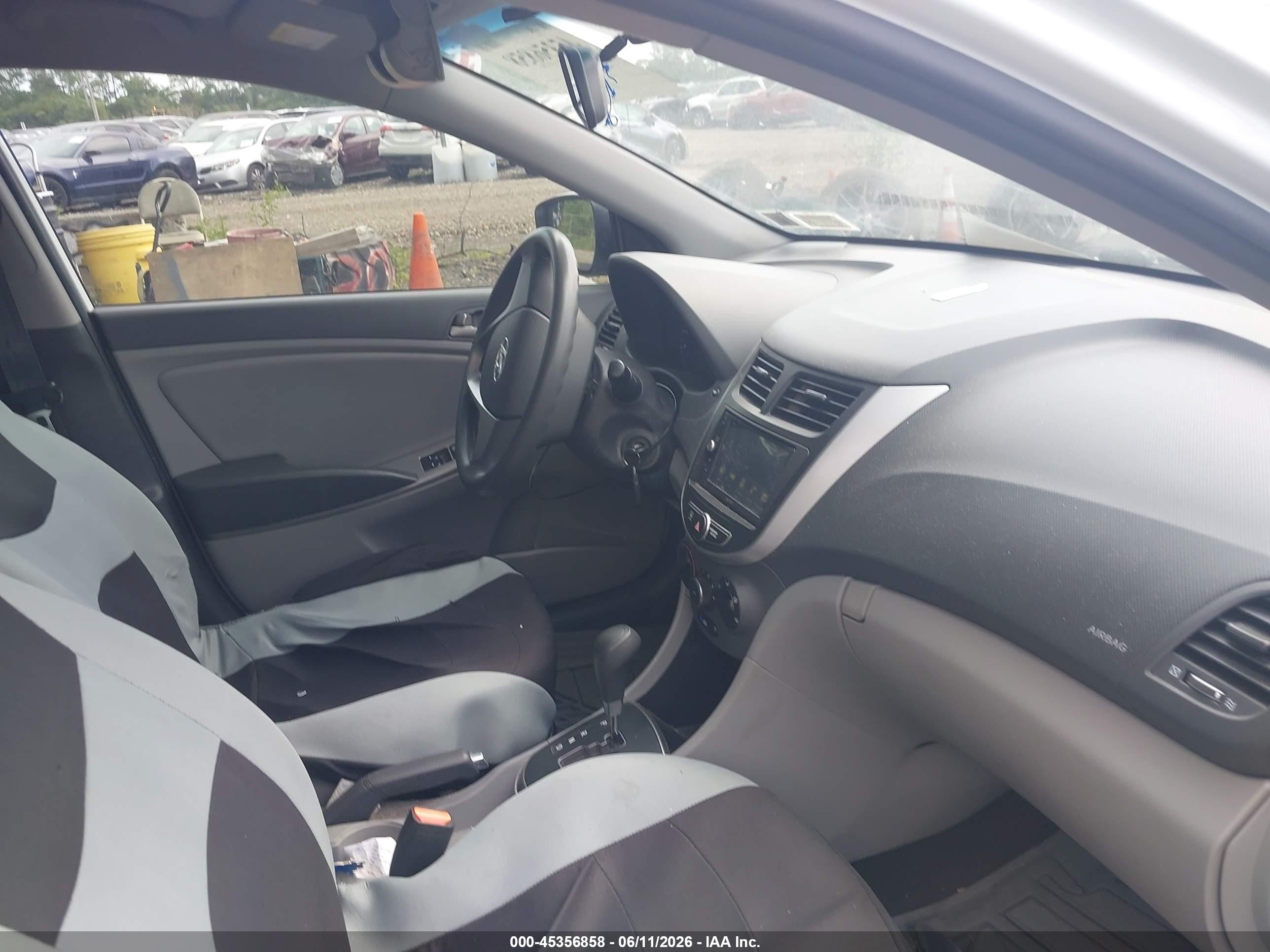 2015 Hyundai Accent Gls Белый vin: KMHCT4AE6FU917317