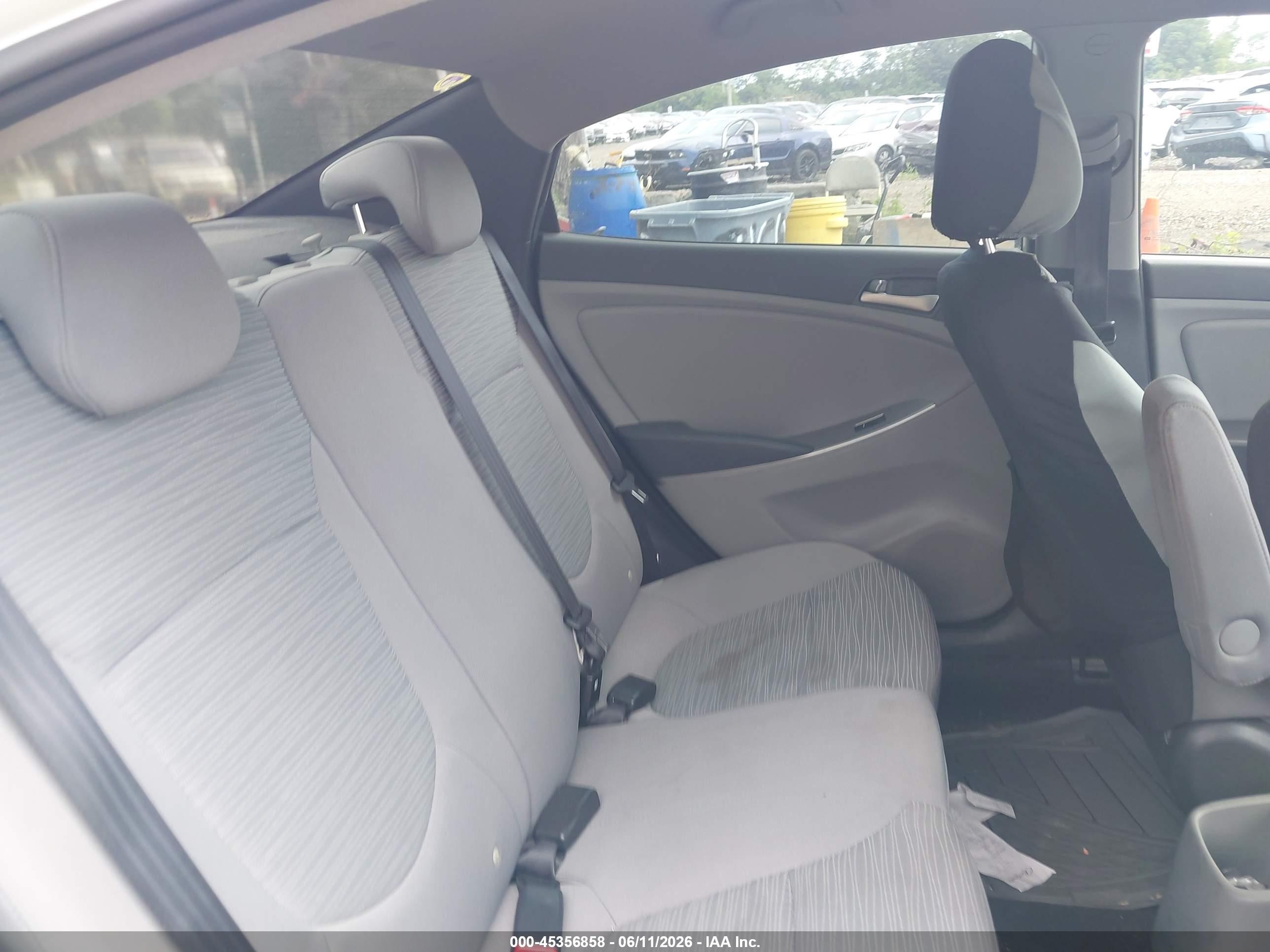 2015 Hyundai Accent Gls Белый vin: KMHCT4AE6FU917317