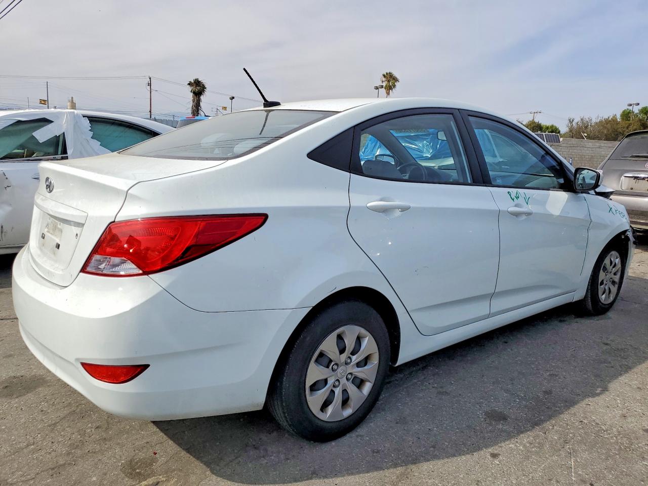2015 Hyundai Accent Gls White vin: KMHCT4AE6FU922047