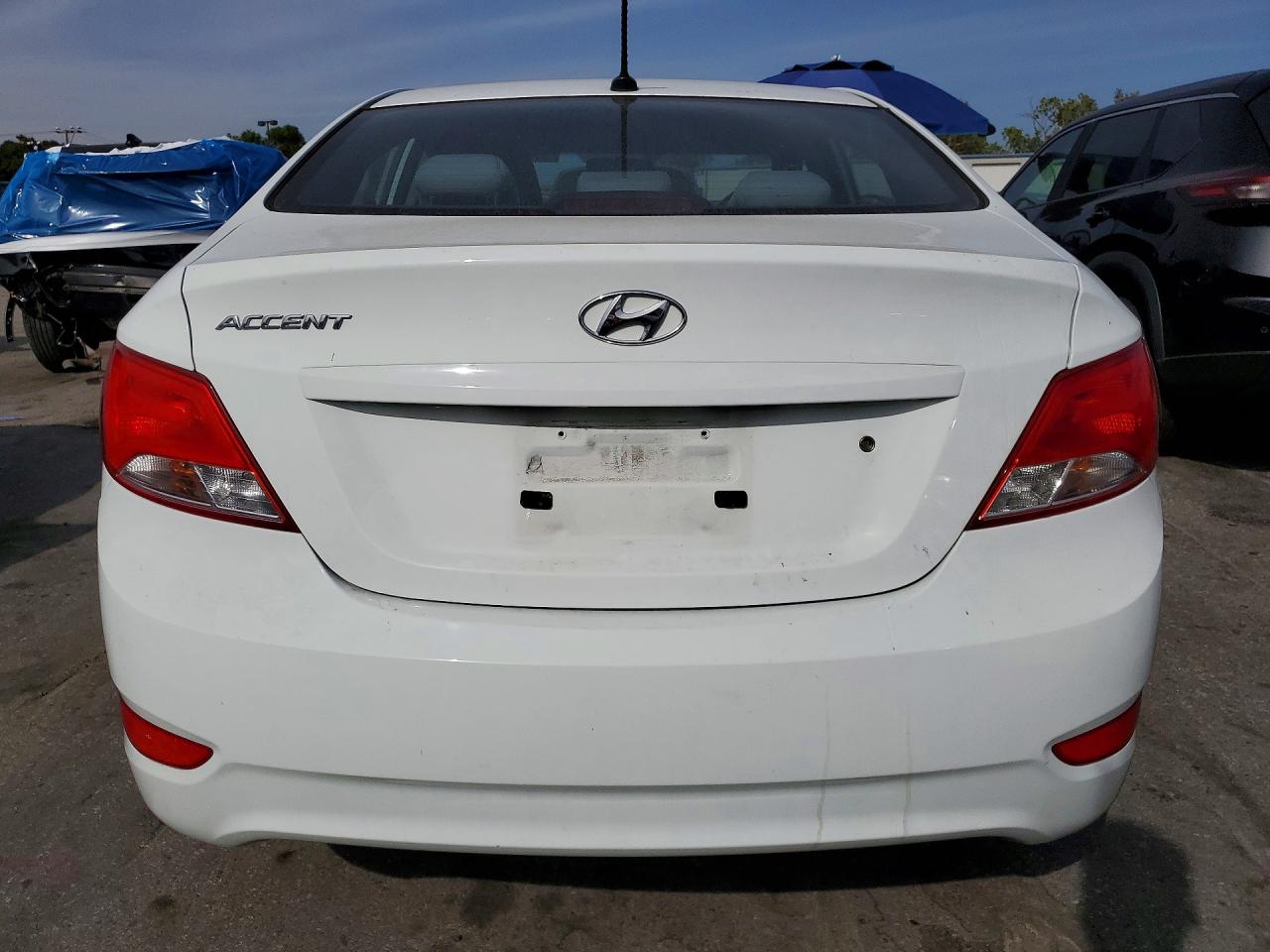 2015 Hyundai Accent Gls White vin: KMHCT4AE6FU922047