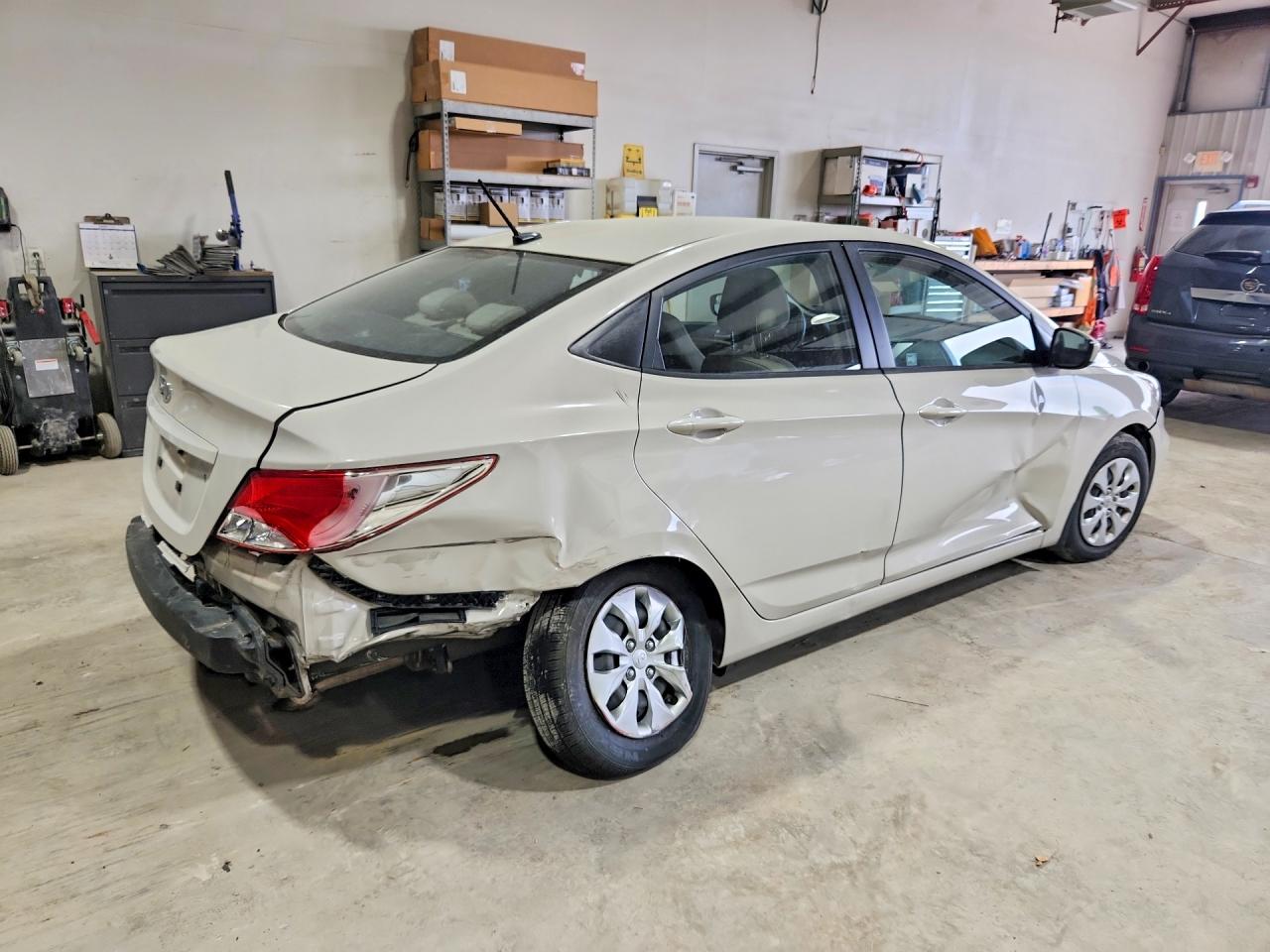 2015 Hyundai Accent Gls Cream vin: KMHCT4AE6FU925448