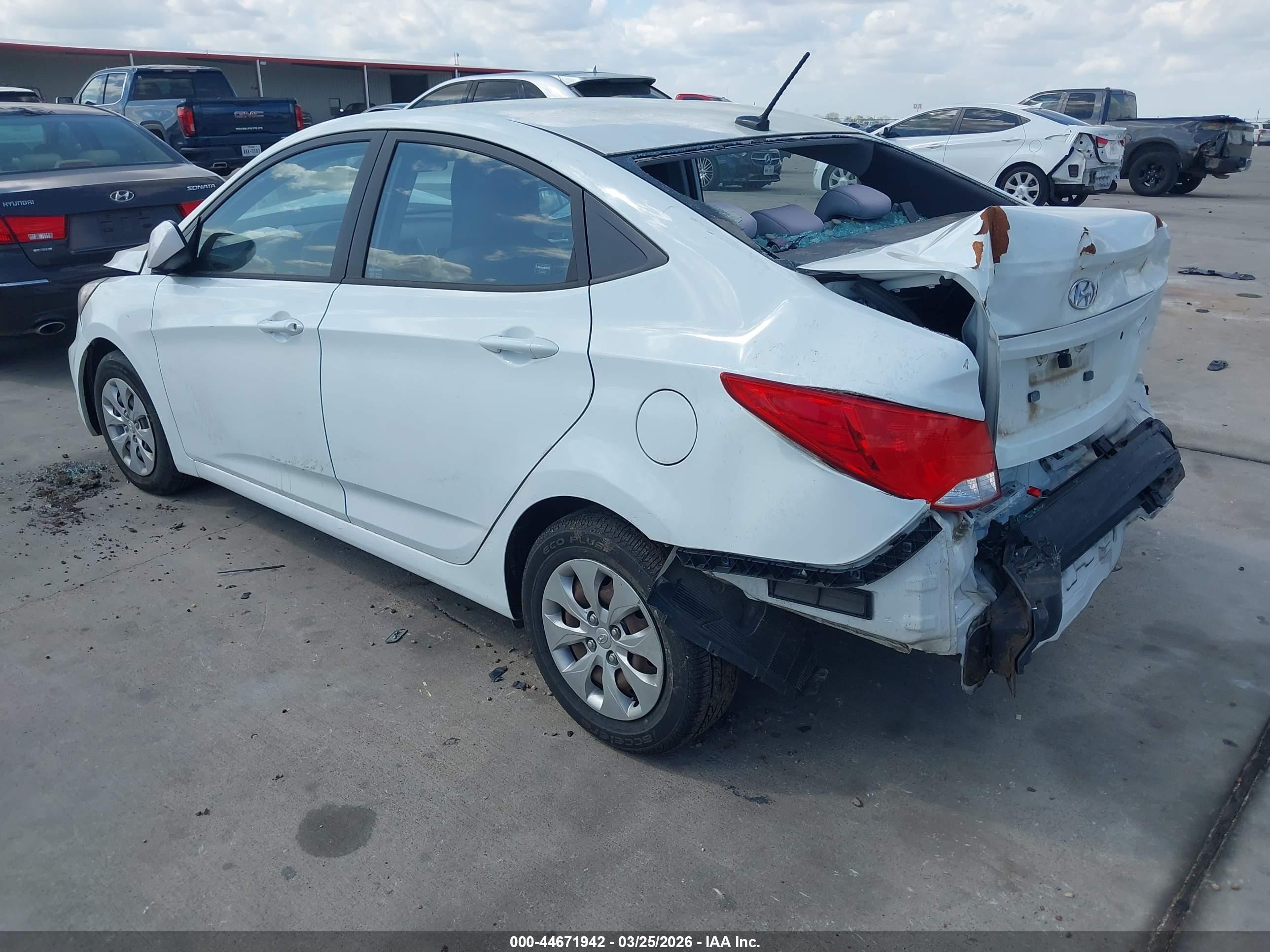 2016 Hyundai Accent Se White vin: KMHCT4AE6GU051538