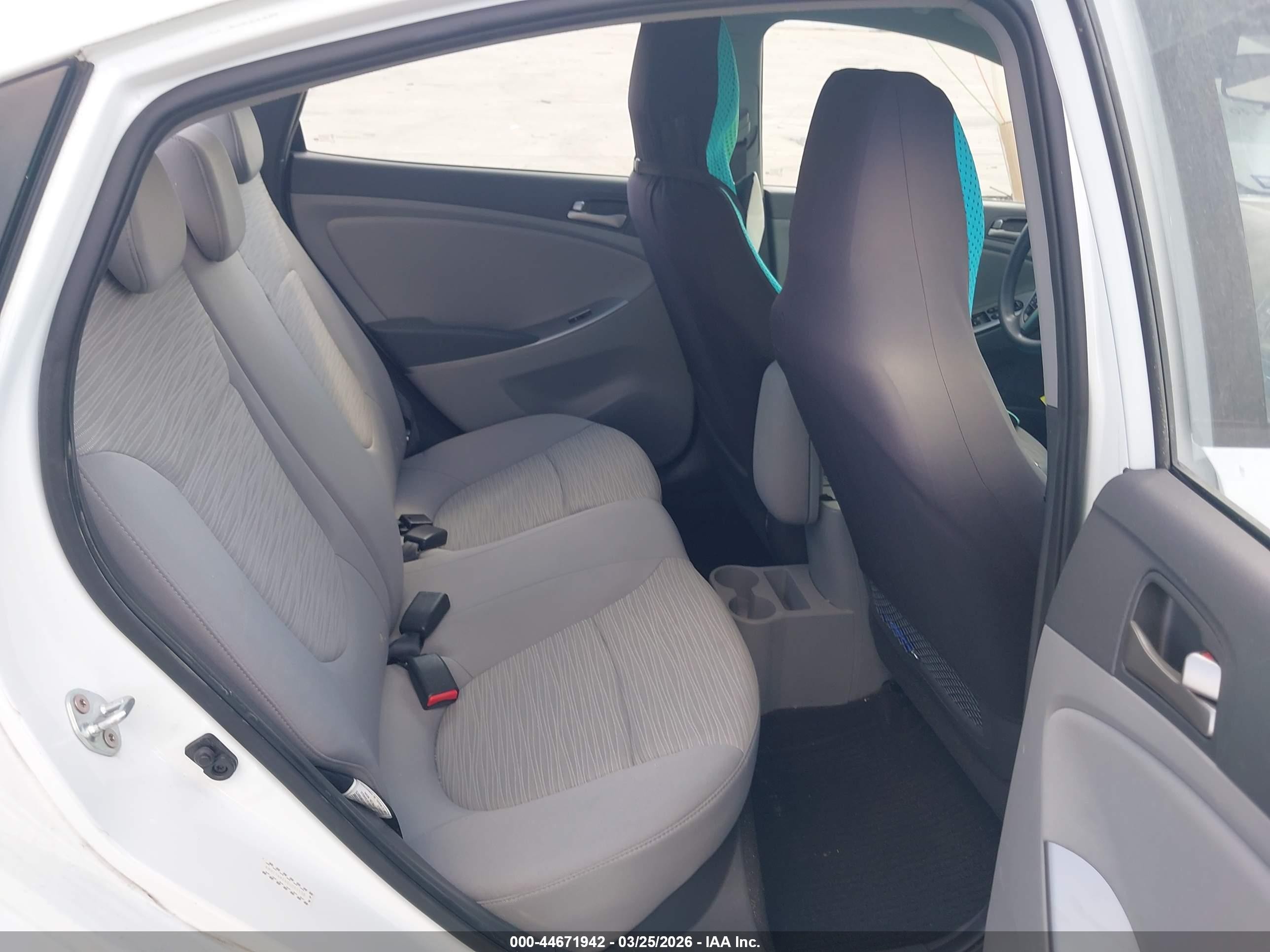 2016 Hyundai Accent Se White vin: KMHCT4AE6GU051538
