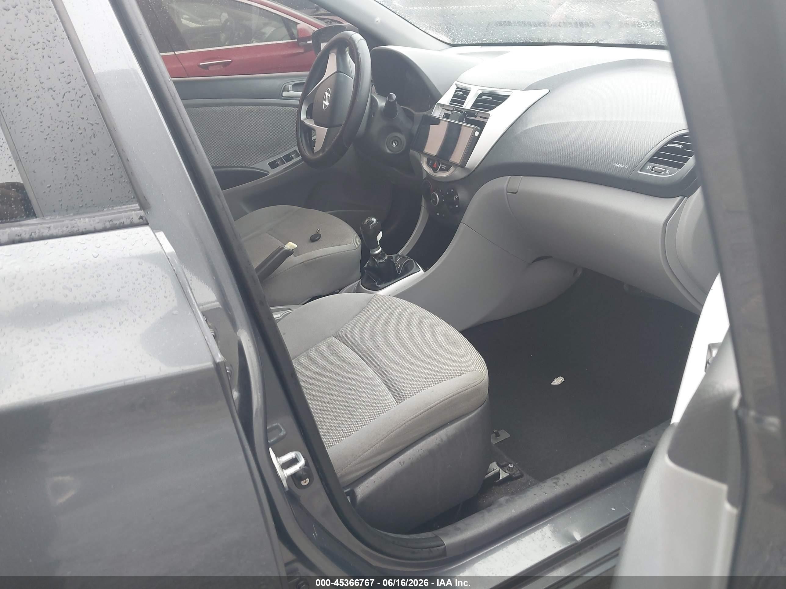 2012 Hyundai Accent Gls Gray vin: KMHCT4AE7CU088205