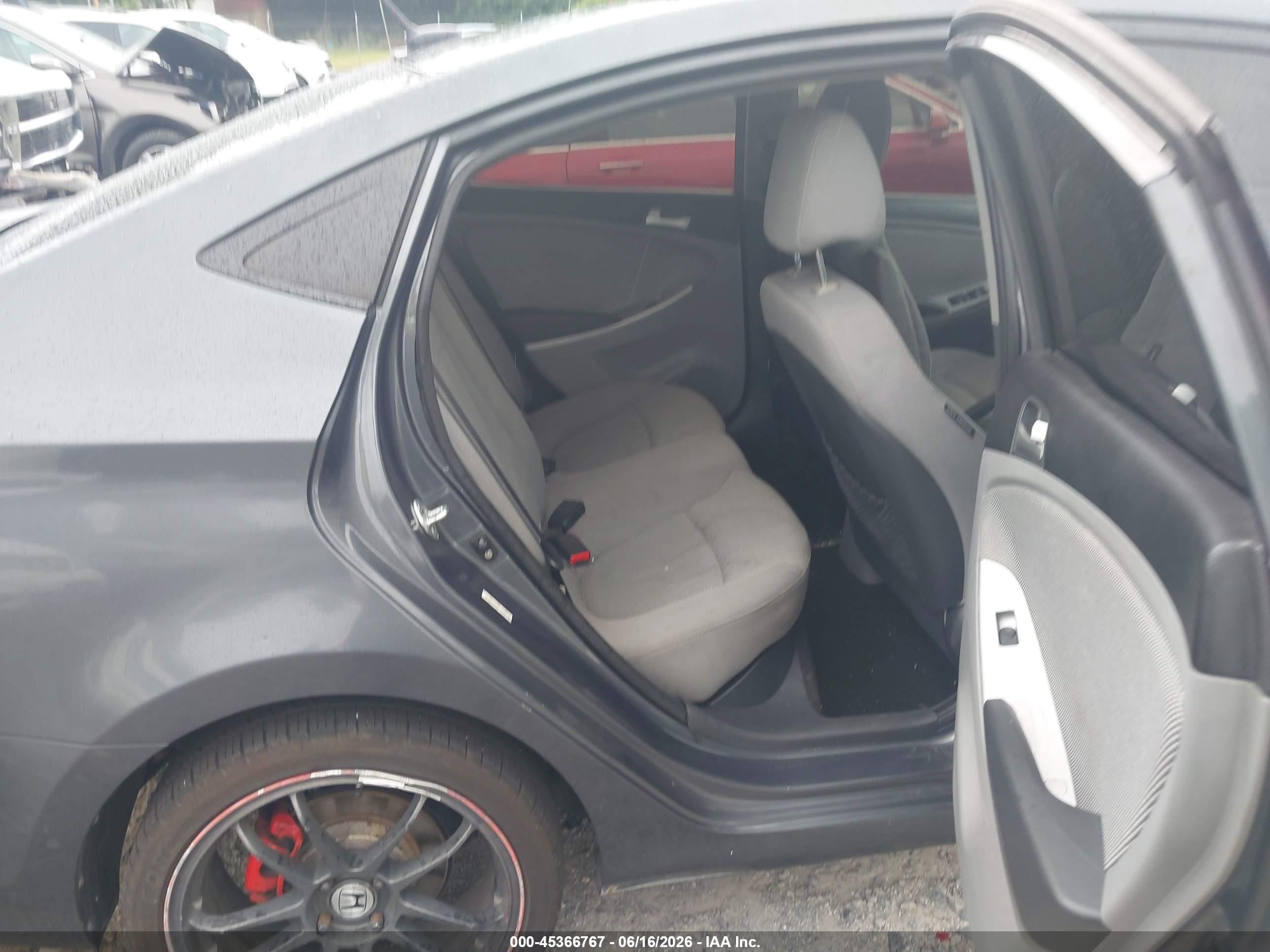 2012 Hyundai Accent Gls Gray vin: KMHCT4AE7CU088205