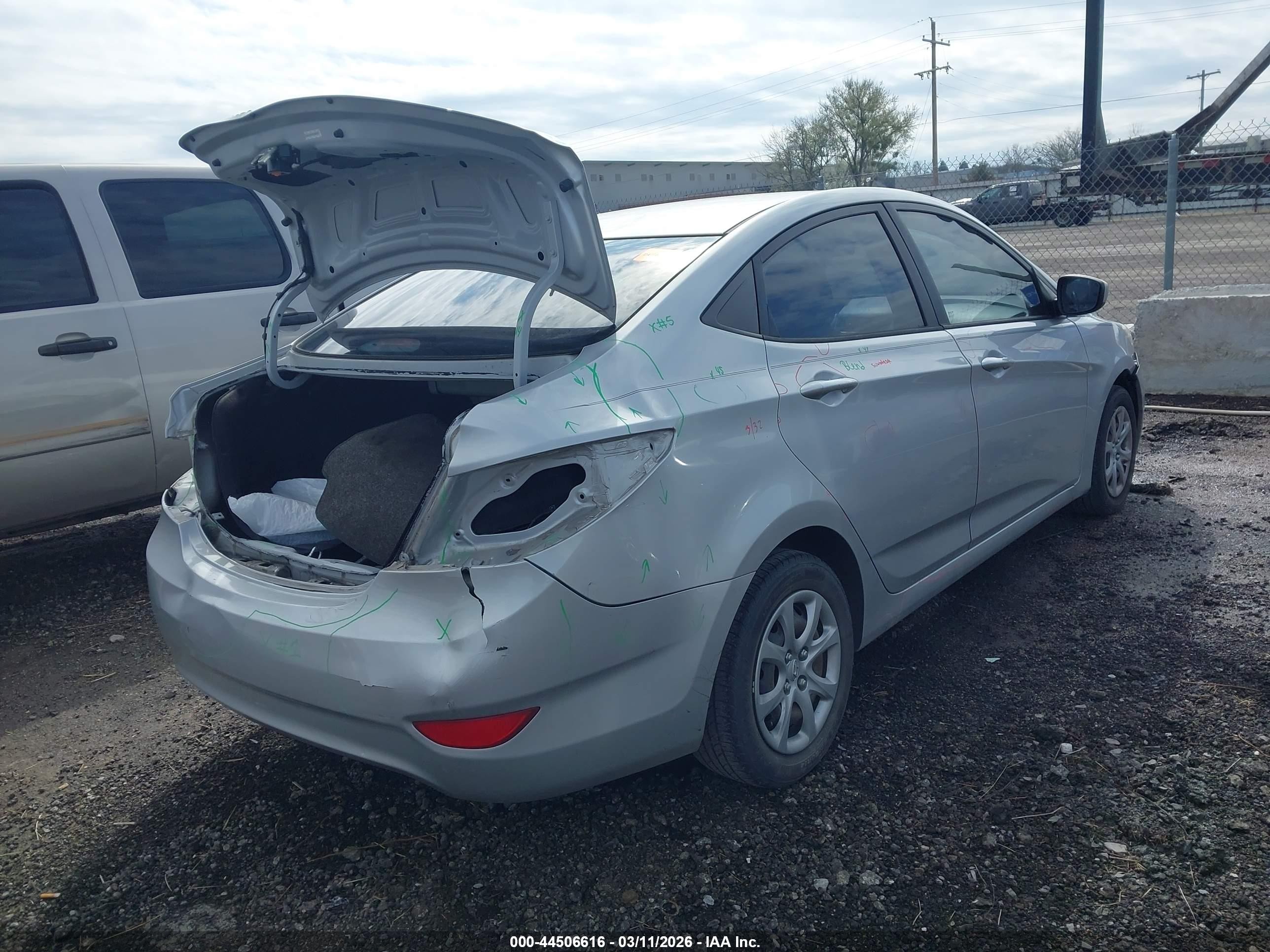 2013 Hyundai Accent Gls Silver vin: KMHCT4AE7DU308556