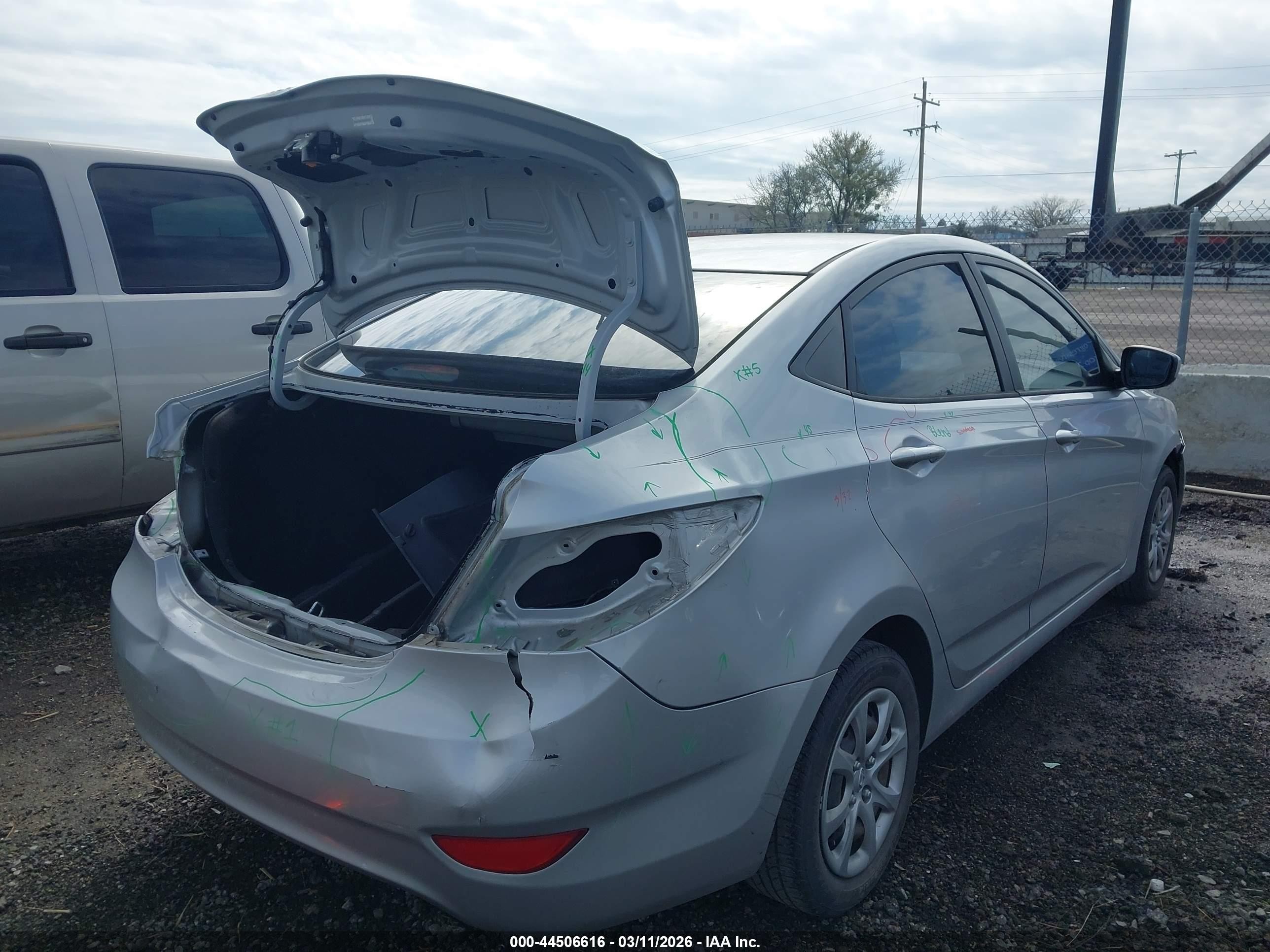 2013 Hyundai Accent Gls Silver vin: KMHCT4AE7DU308556