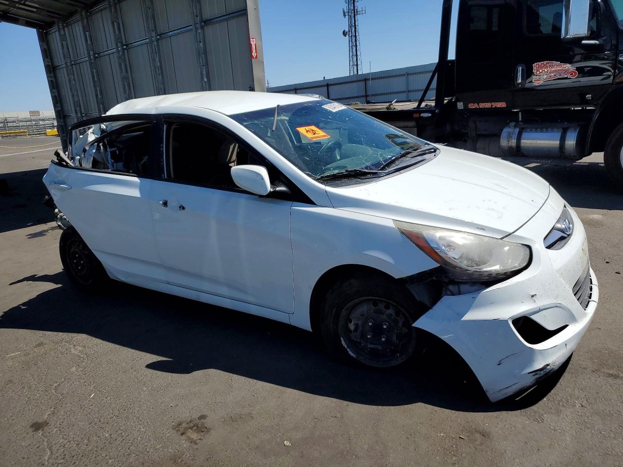 2013 Hyundai Accent Белый vin: KMHCT4AE7DU309304