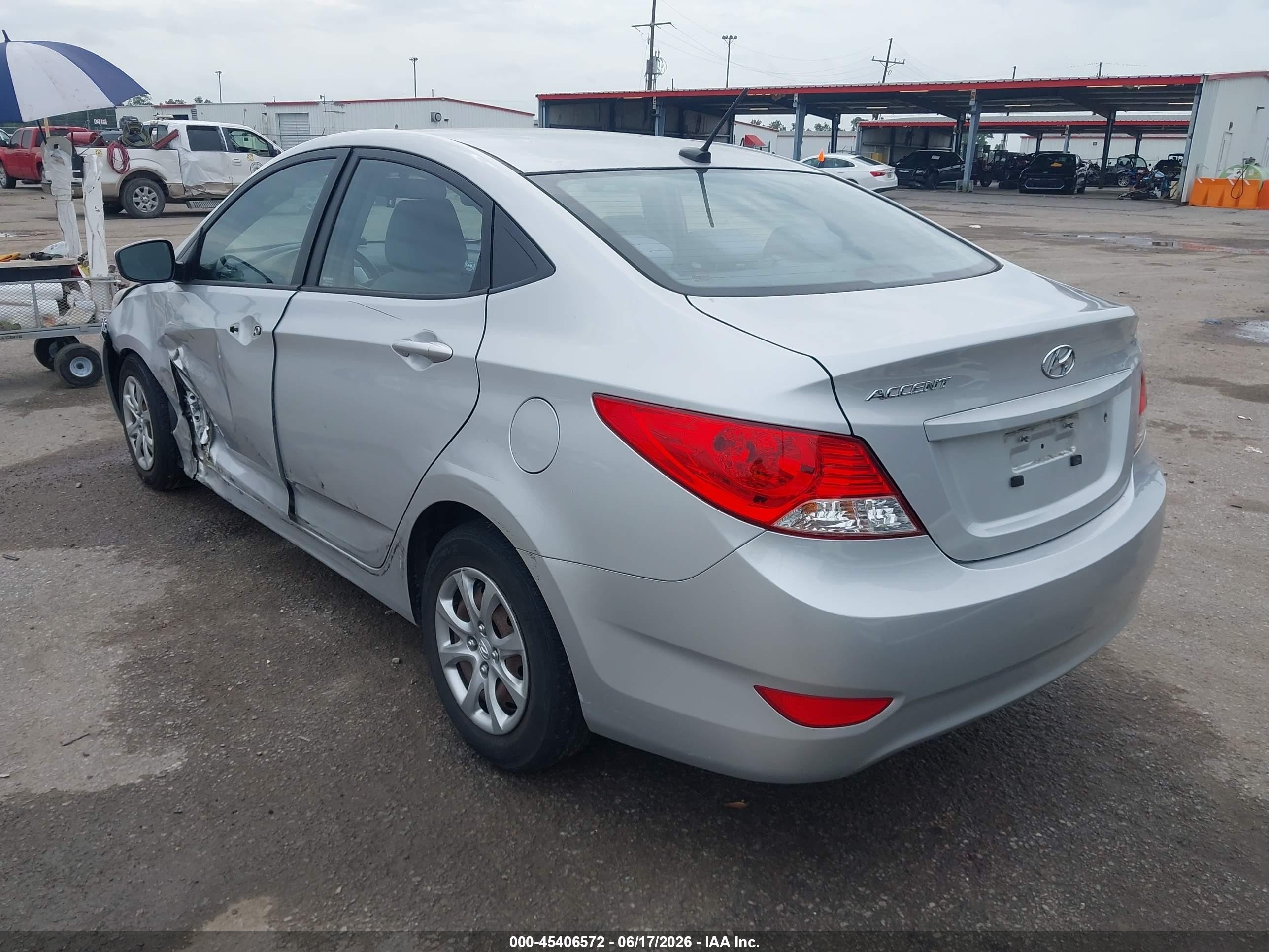 2013 Hyundai Accent Gls Silver vin: KMHCT4AE7DU323333