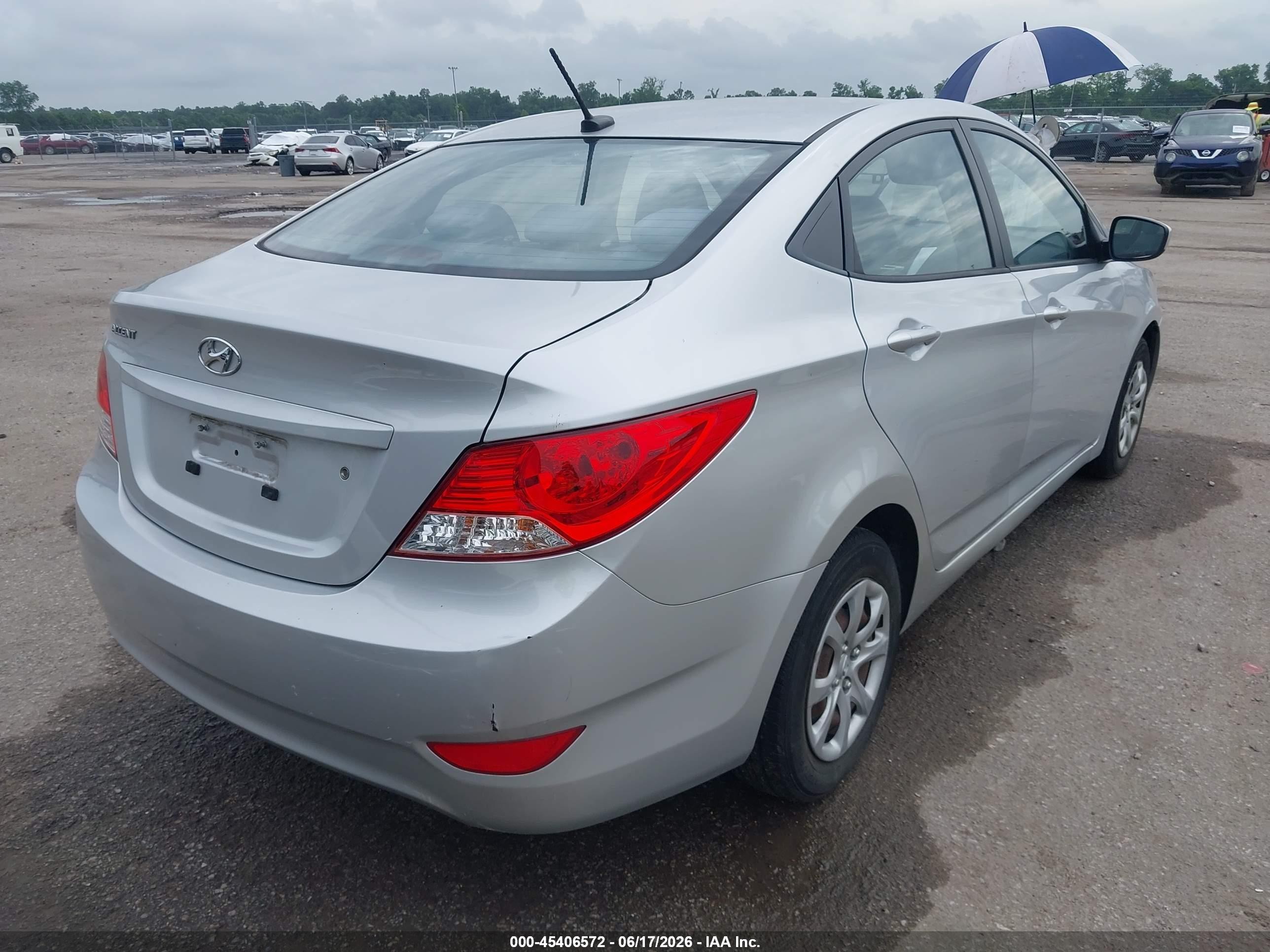 2013 Hyundai Accent Gls Silver vin: KMHCT4AE7DU323333