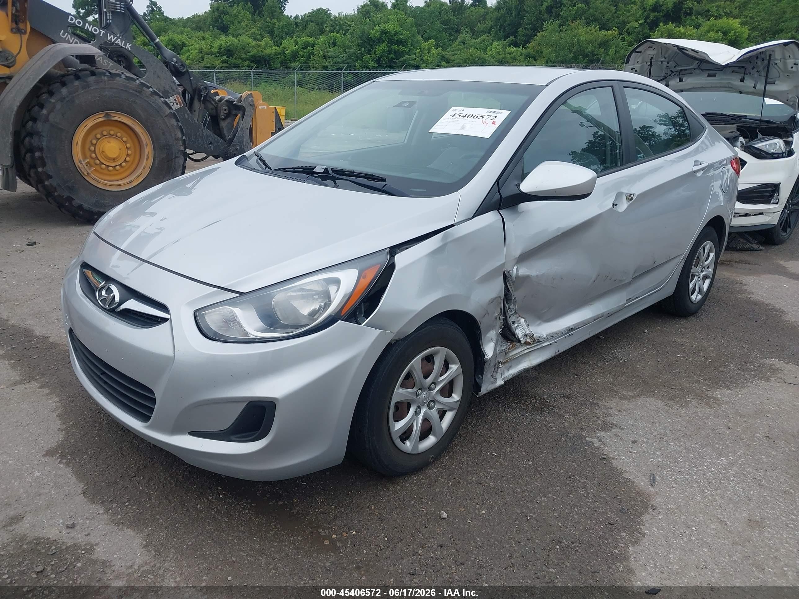 2013 Hyundai Accent Gls Silver vin: KMHCT4AE7DU323333