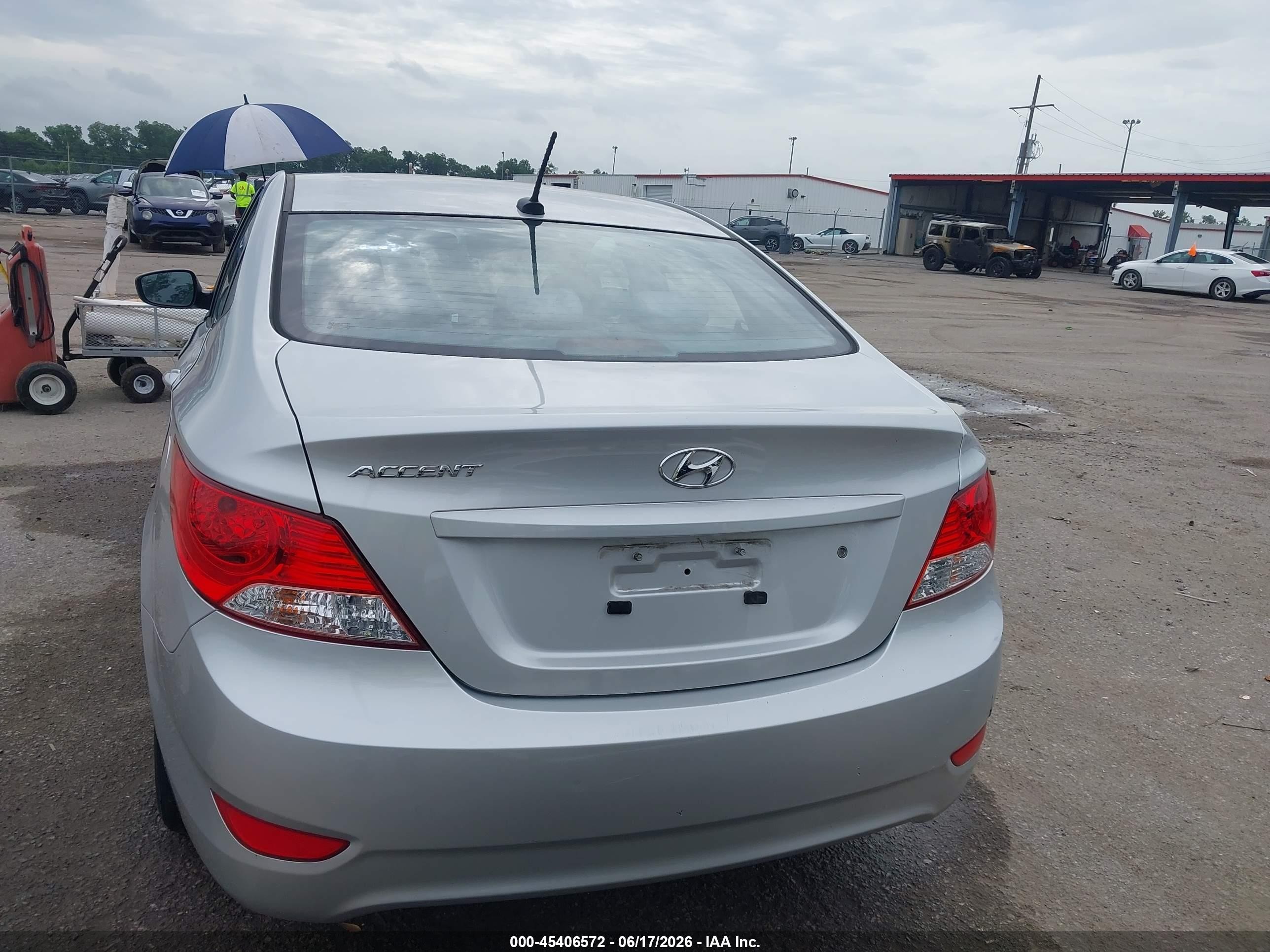2013 Hyundai Accent Gls Silver vin: KMHCT4AE7DU323333