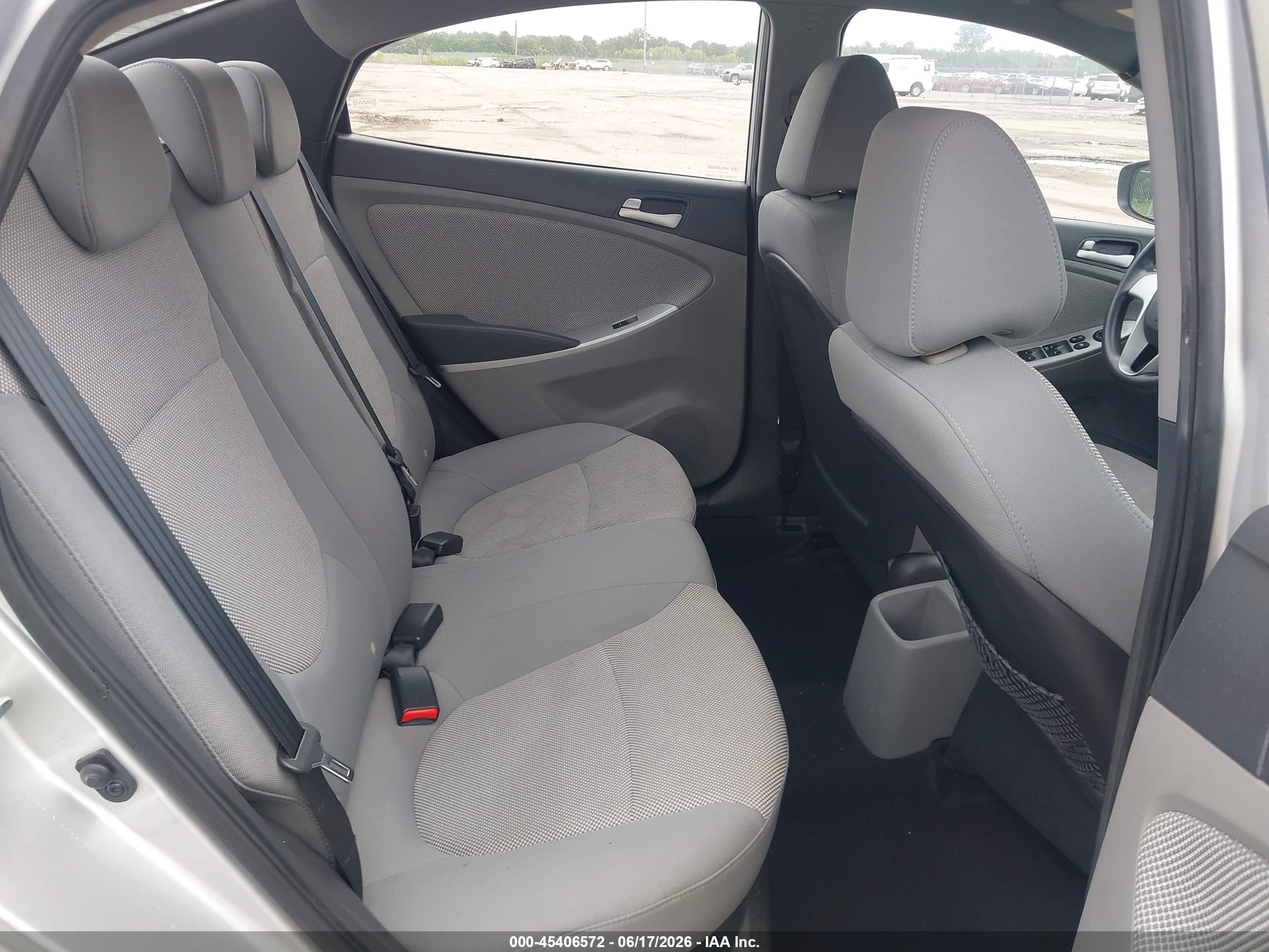 2013 Hyundai Accent Gls Silver vin: KMHCT4AE7DU323333