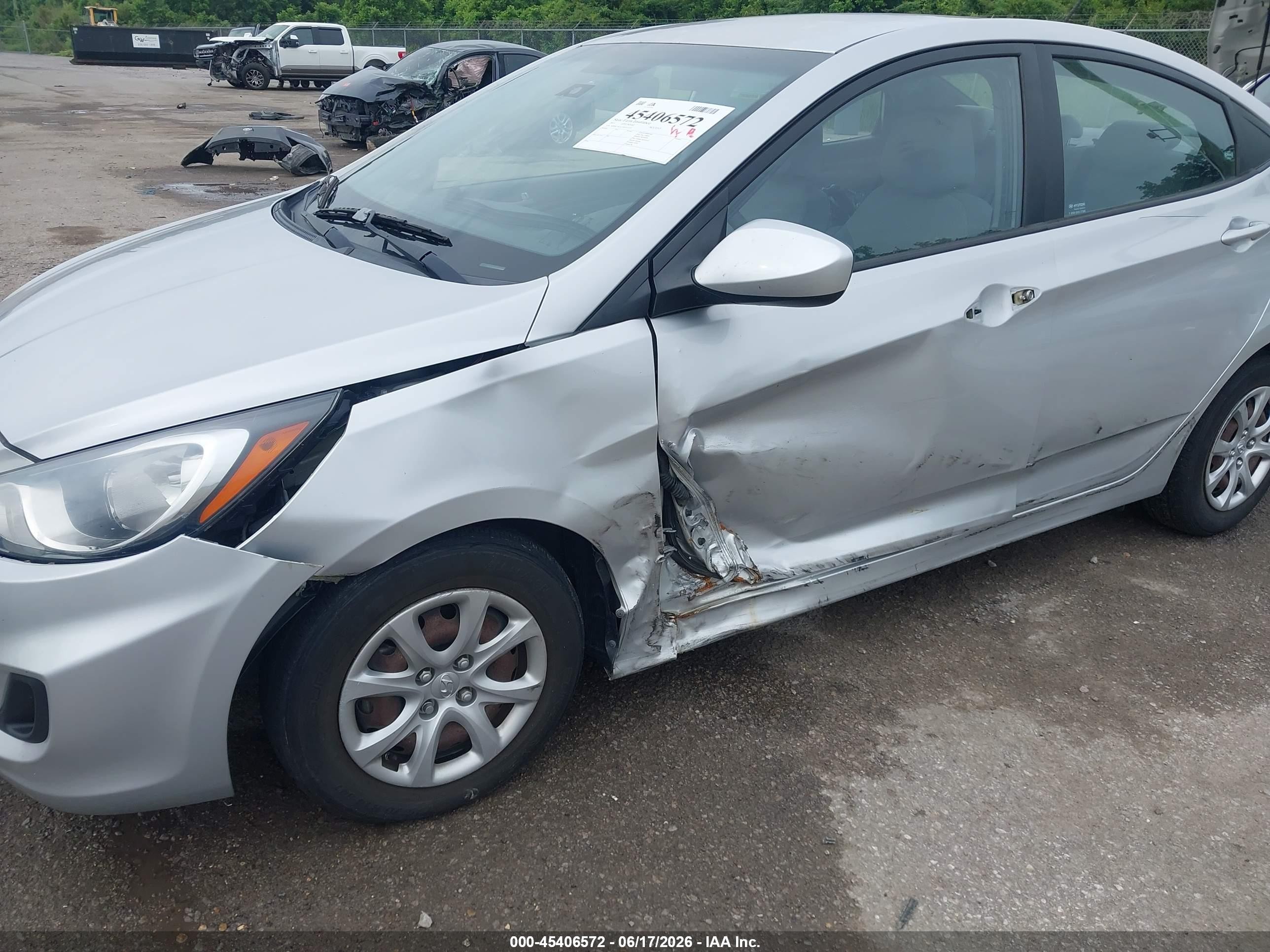 2013 Hyundai Accent Gls Silver vin: KMHCT4AE7DU323333