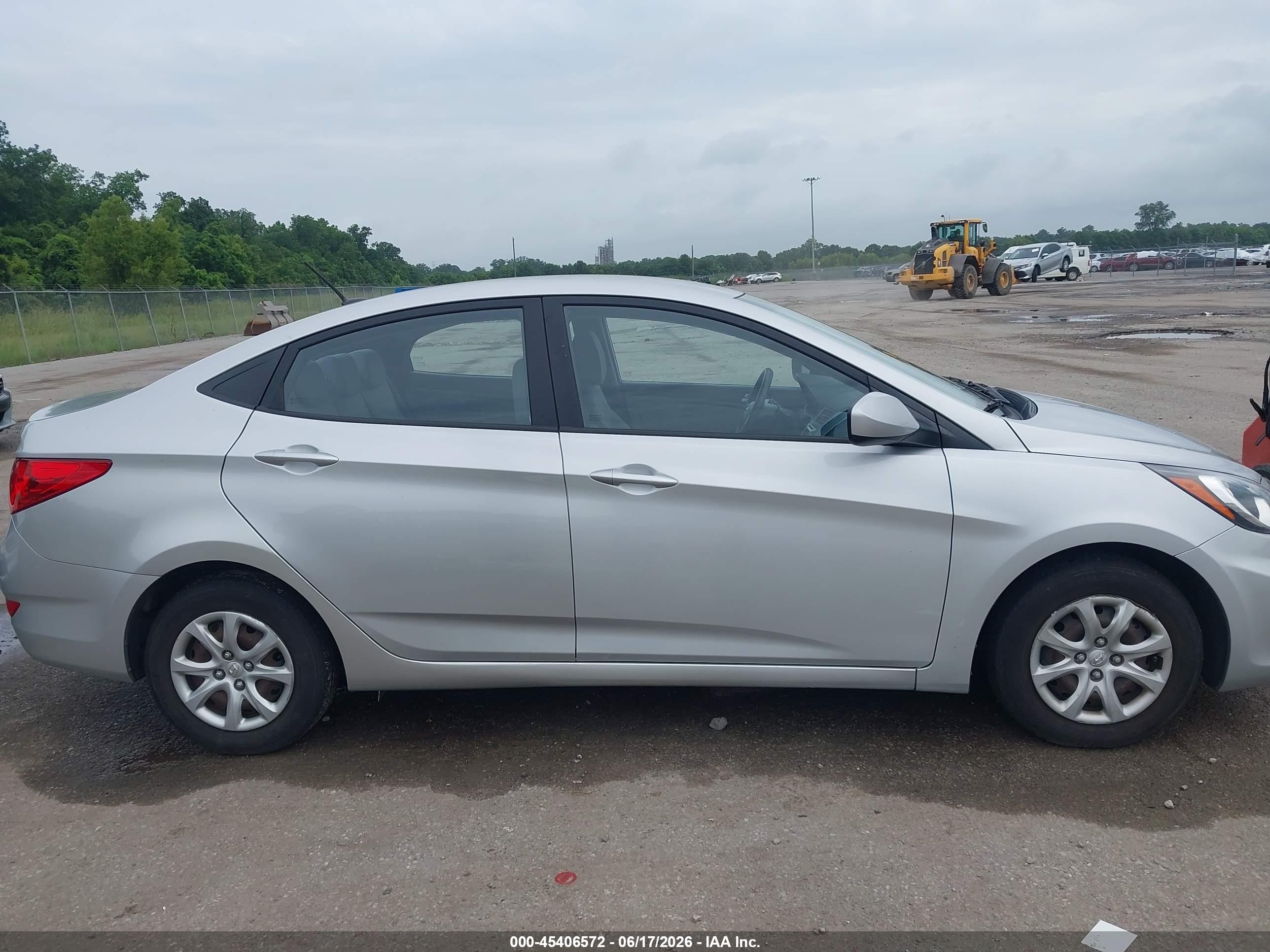 2013 Hyundai Accent Gls Silver vin: KMHCT4AE7DU323333
