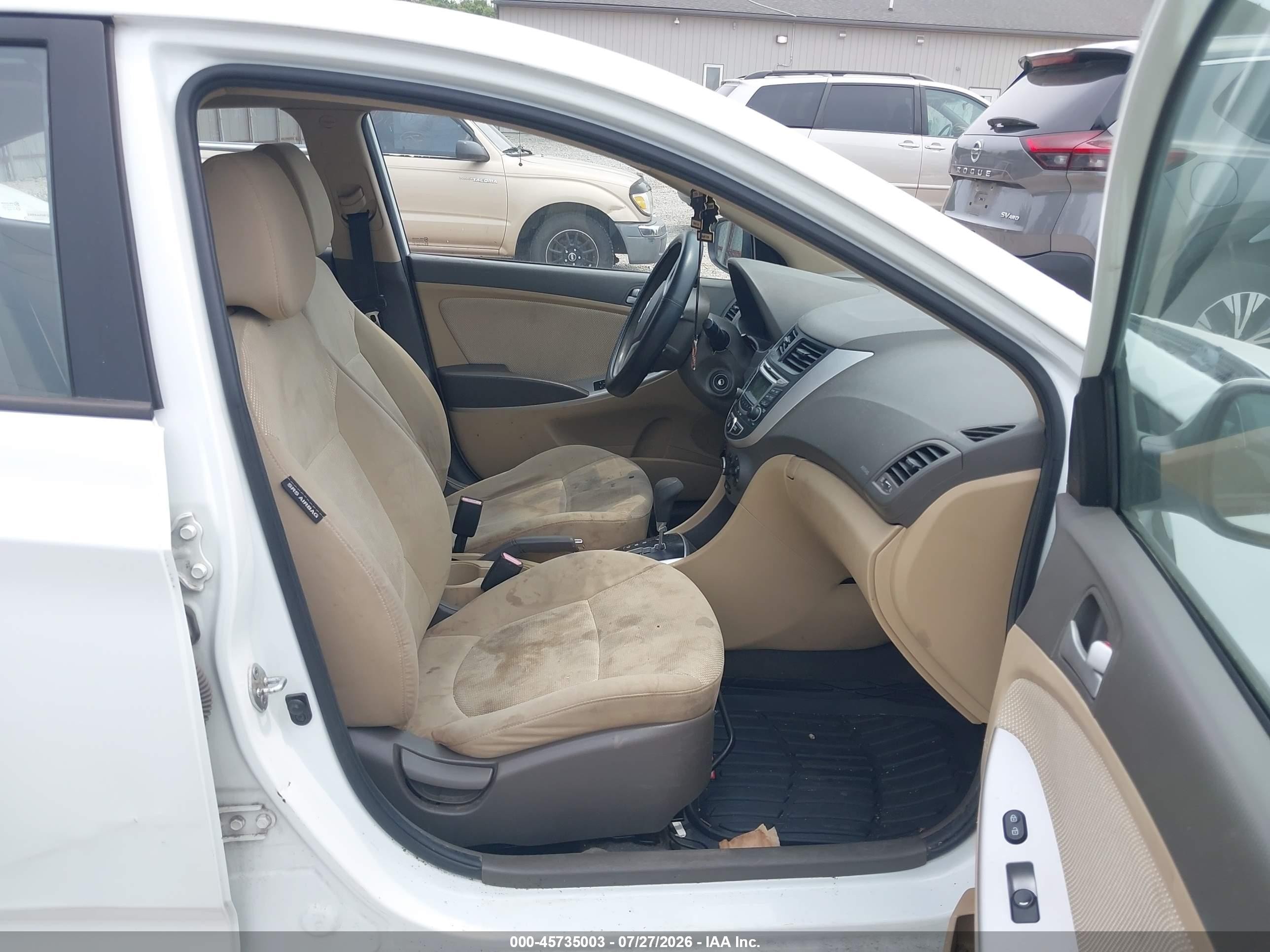 2013 Hyundai Accent Gls White vin: KMHCT4AE7DU381071