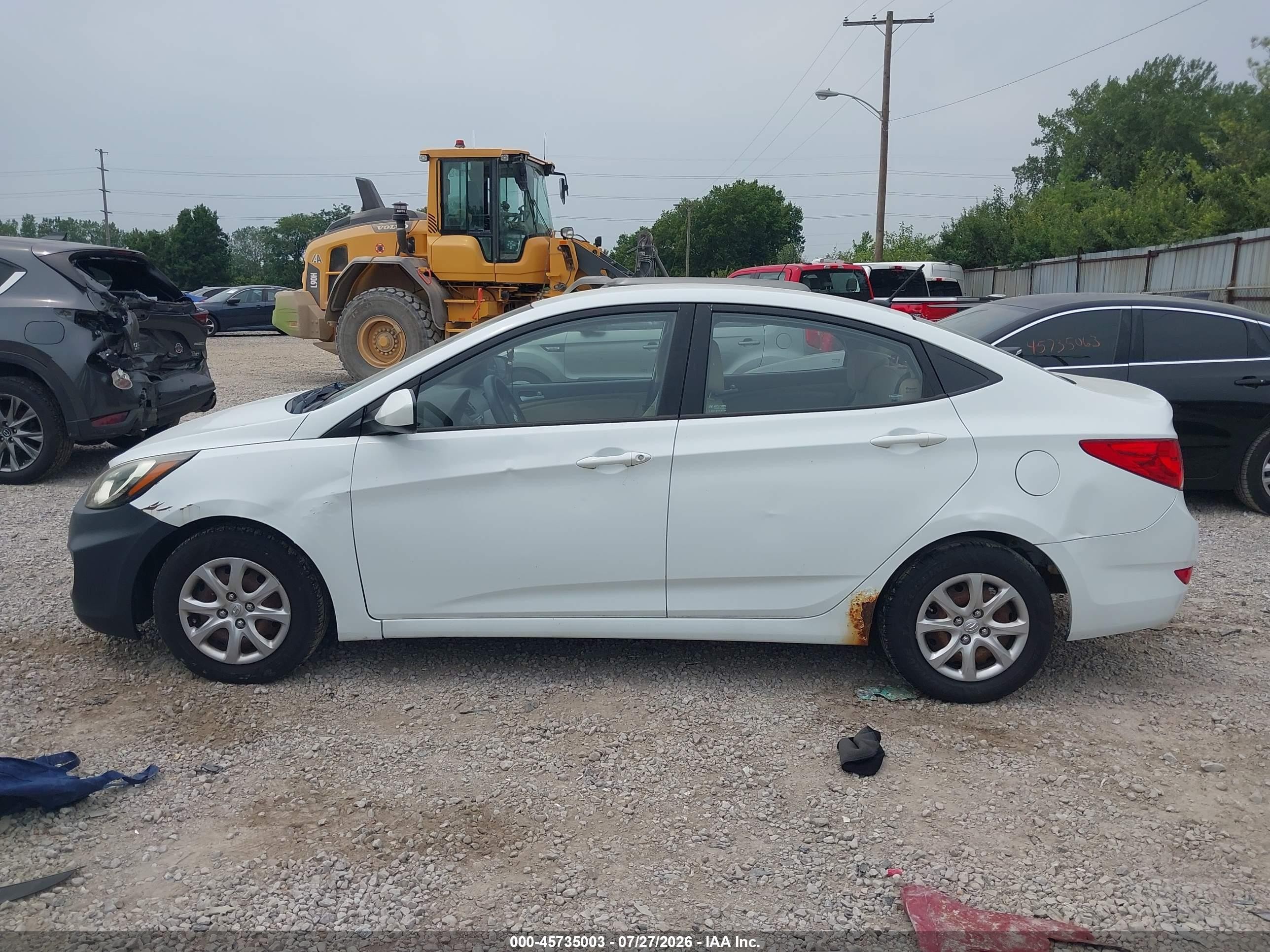 2013 Hyundai Accent Gls White vin: KMHCT4AE7DU381071