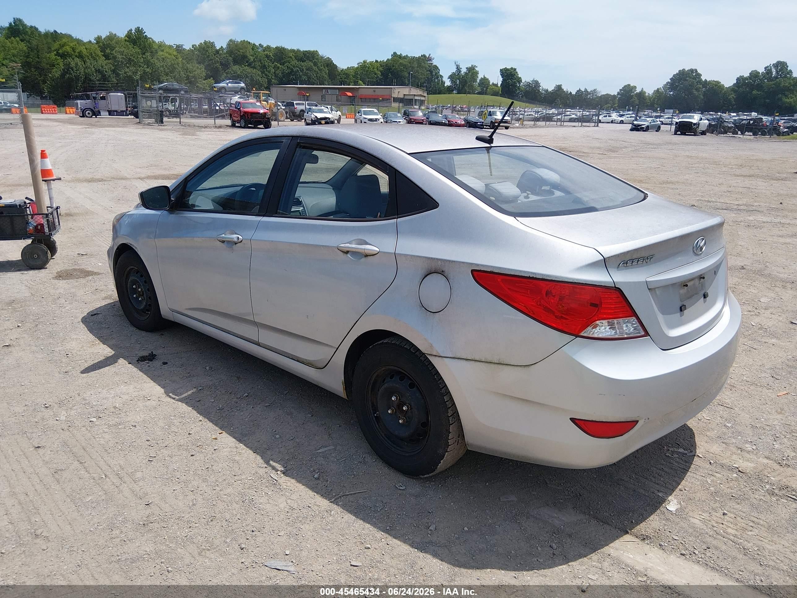 2013 Hyundai Accent Gls Silver vin: KMHCT4AE7DU459557
