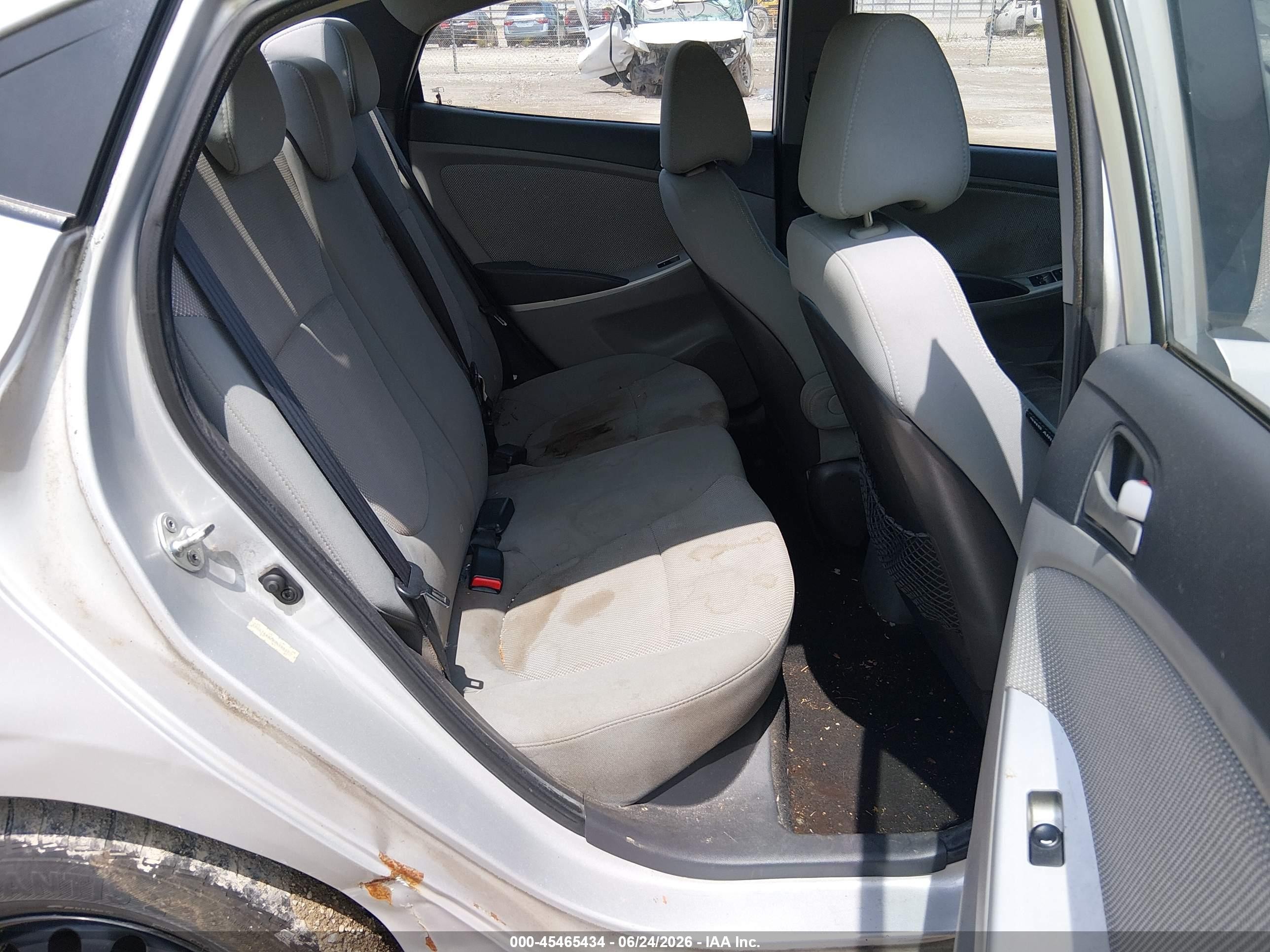 2013 Hyundai Accent Gls Silver vin: KMHCT4AE7DU459557