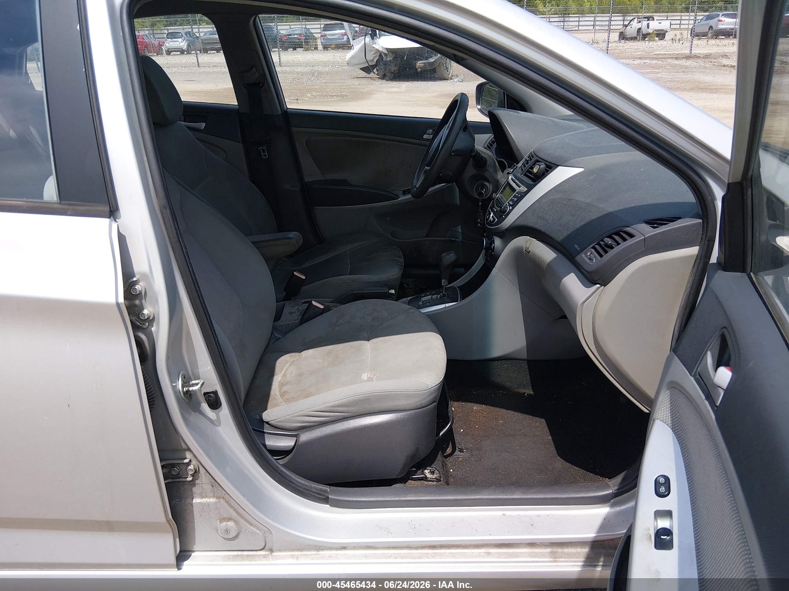 2013 Hyundai Accent Gls Silver vin: KMHCT4AE7DU459557