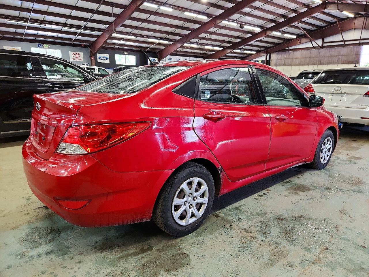 2013 Hyundai Accent Red vin: KMHCT4AE7DU475855