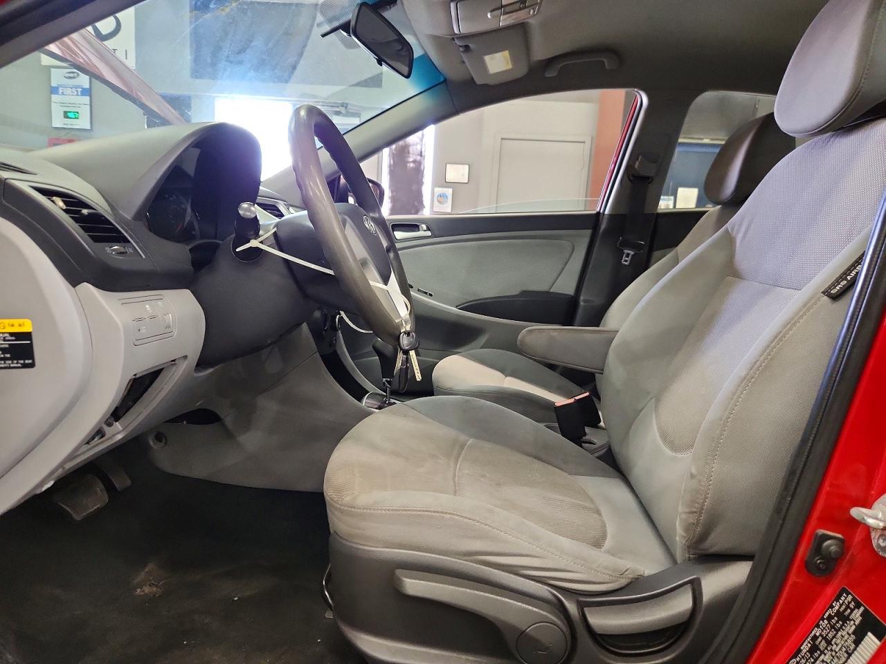 2013 Hyundai Accent Red vin: KMHCT4AE7DU475855