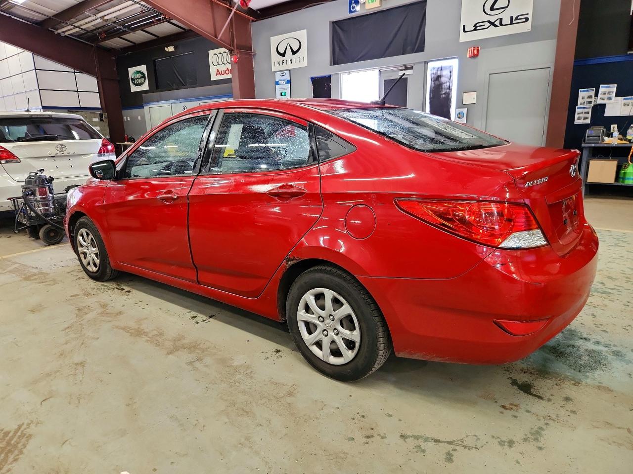 2013 Hyundai Accent Red vin: KMHCT4AE7DU475855