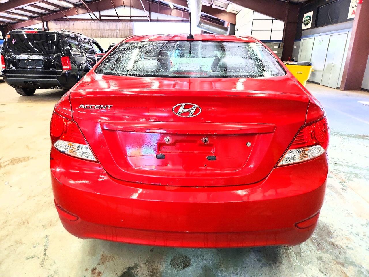 2013 Hyundai Accent Red vin: KMHCT4AE7DU475855