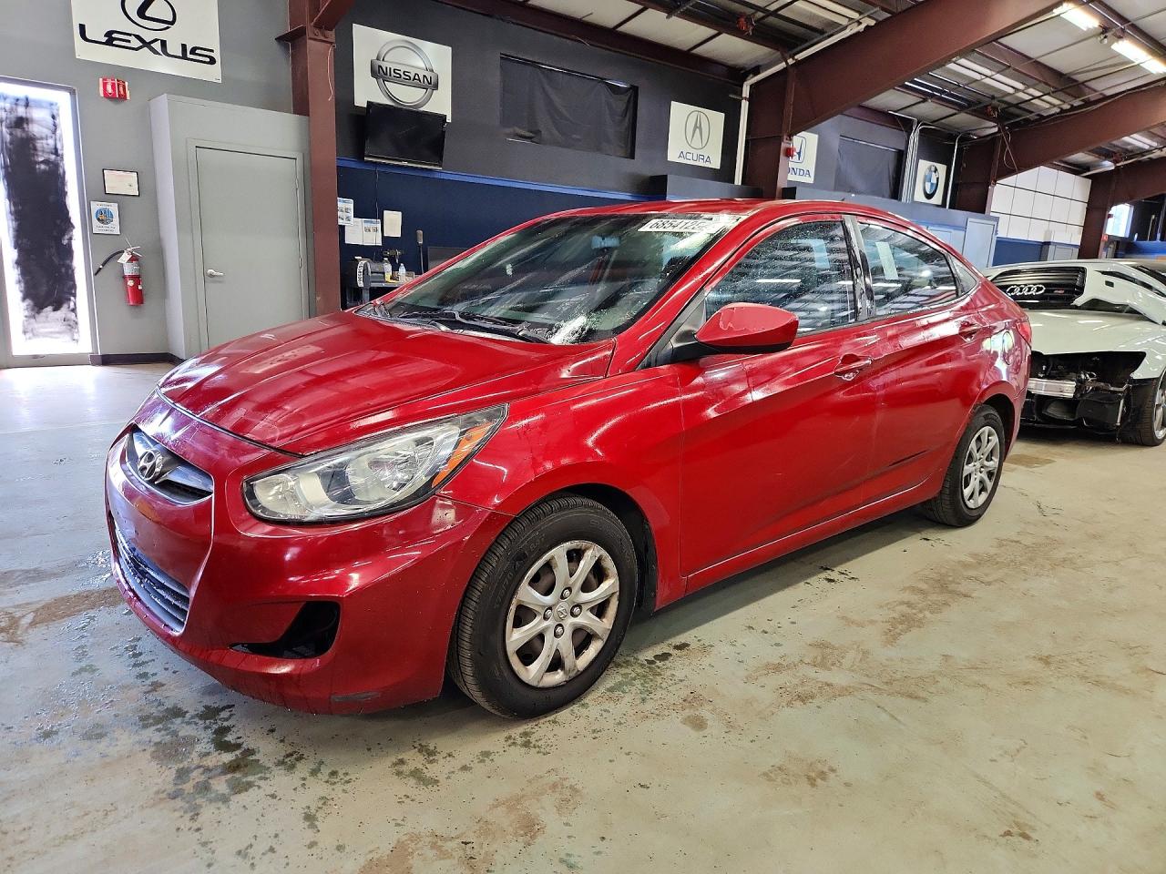 2013 Hyundai Accent Red vin: KMHCT4AE7DU475855