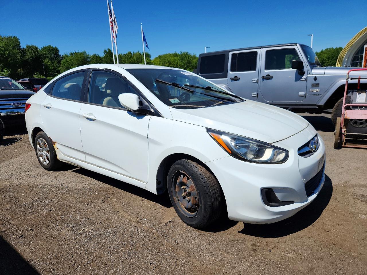 2013 Hyundai Accent Gls White vin: KMHCT4AE7DU506960